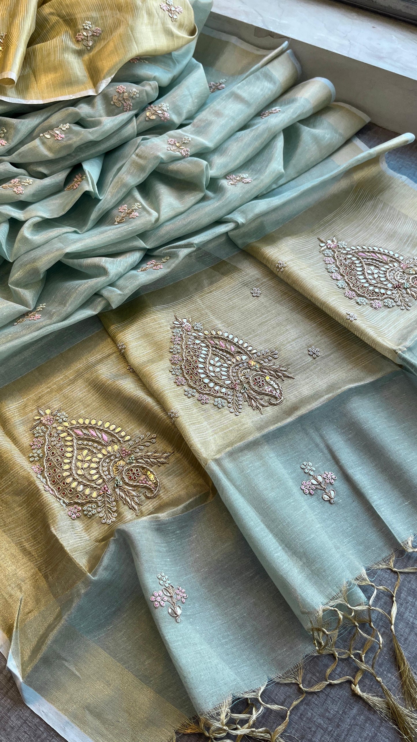 Tissue linen luxe classy saree