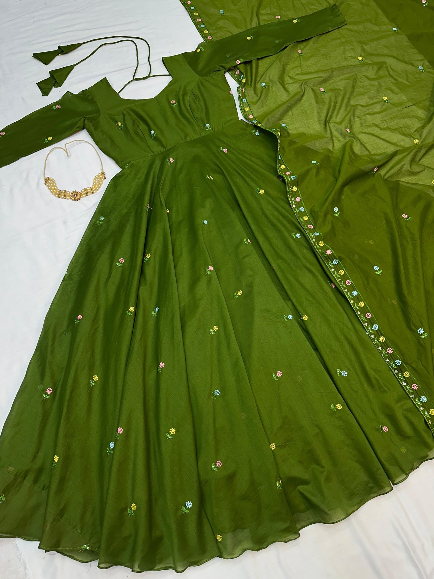 Zipsy Cafe /party Gowns For all Occasions