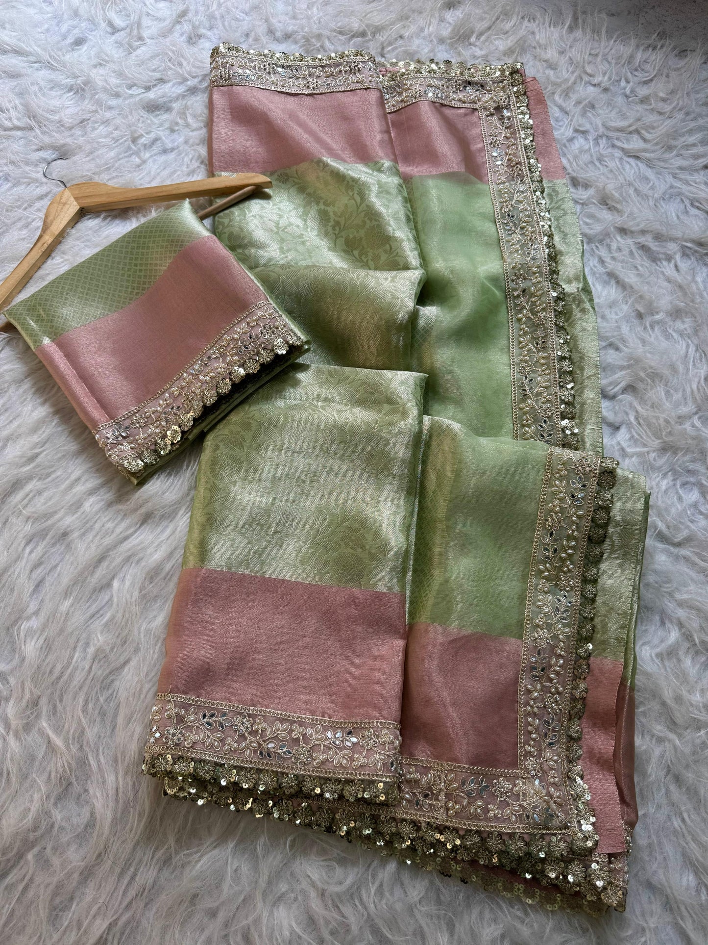 Trendy Saree with Luxe Tissue Lace