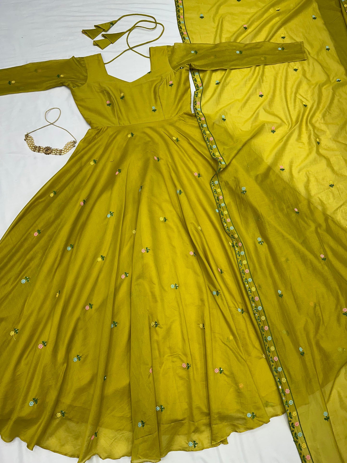 Zipsy Cafe /party Gowns For all Occasions