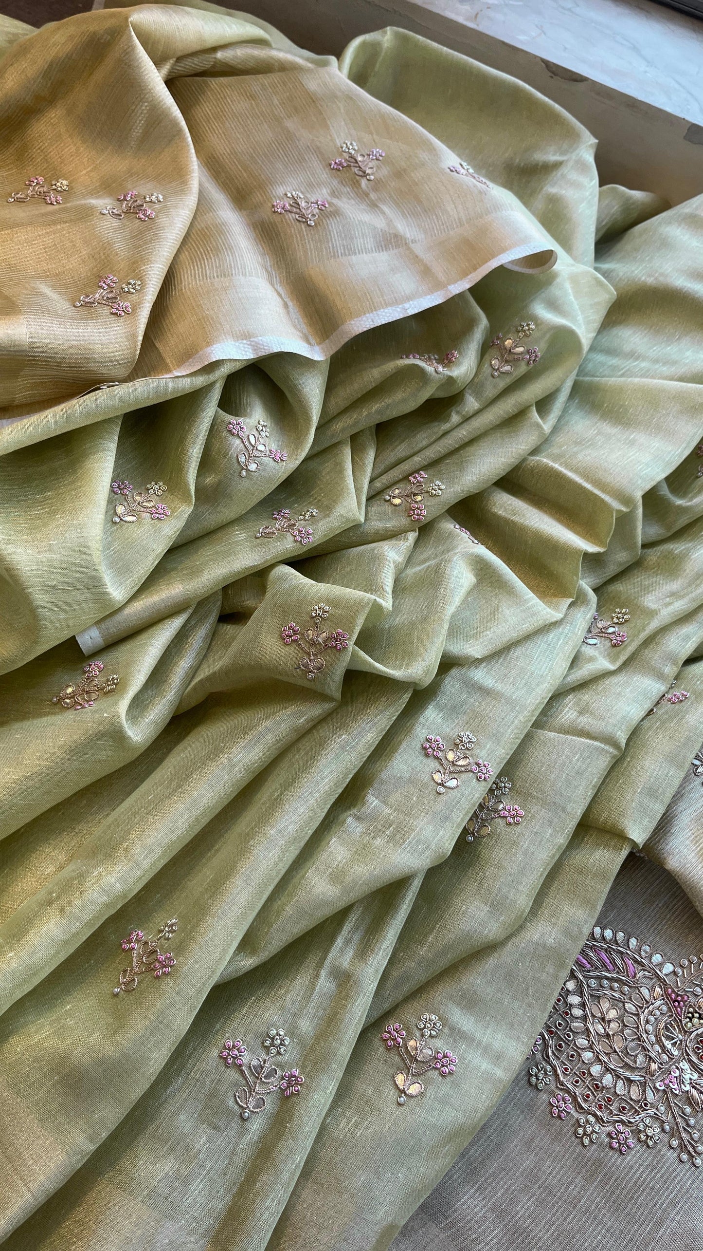 Tissue linen luxe classy saree