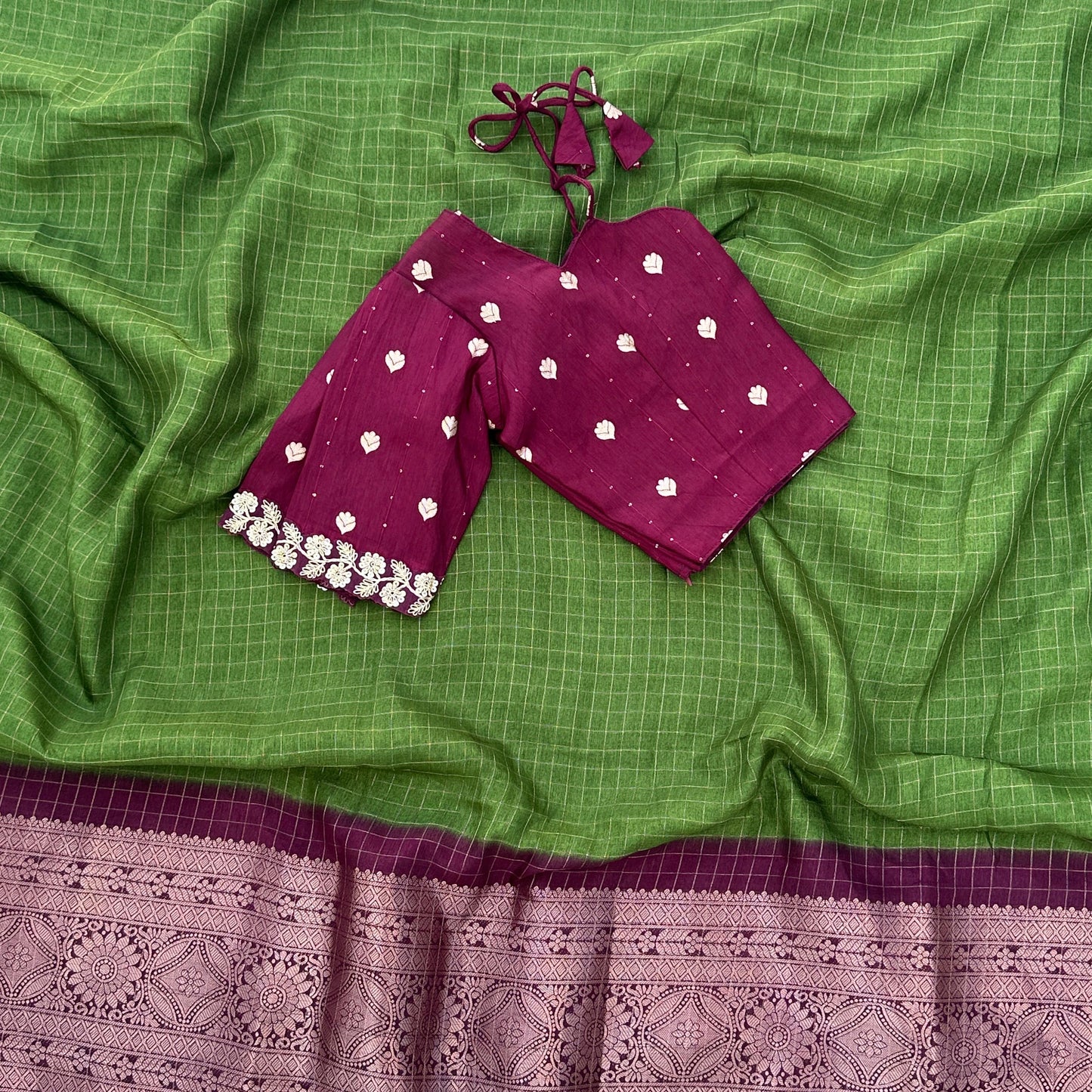Dola self Chex saree with stitch blouse with belt