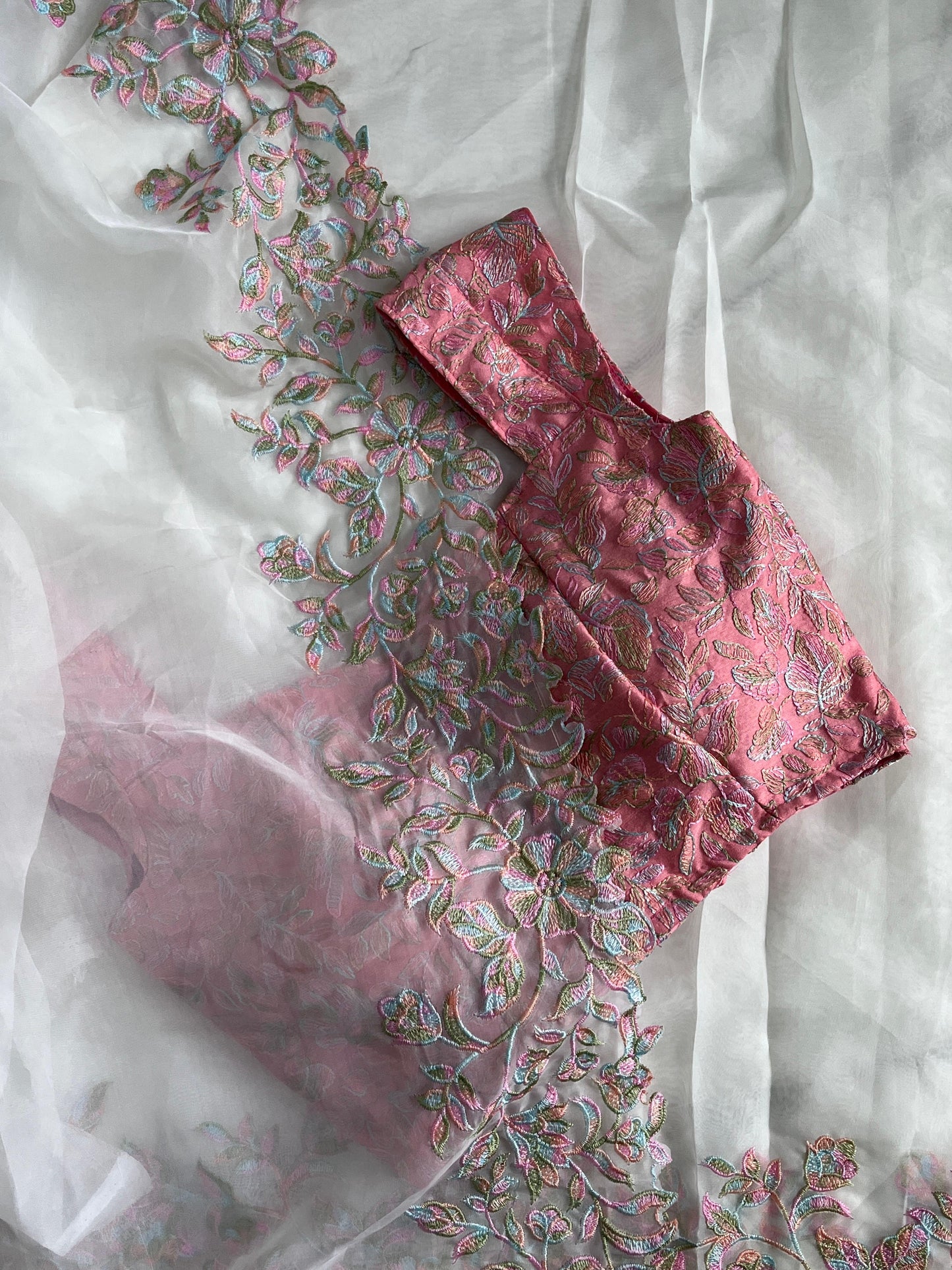 Pure tabi silk embroidered with stitched blouse