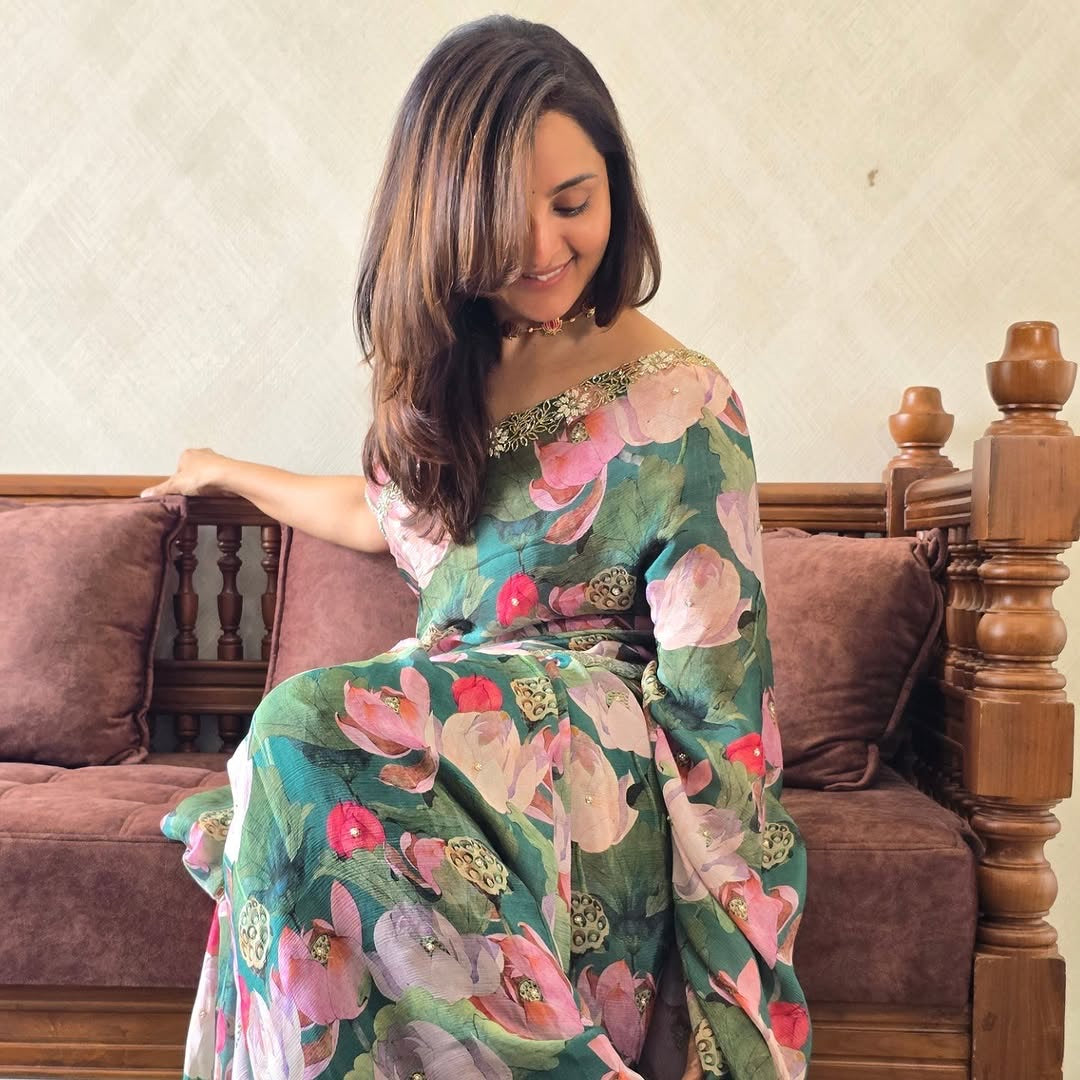 Pure Chinon Flower Khadi work saree with stitched blouse