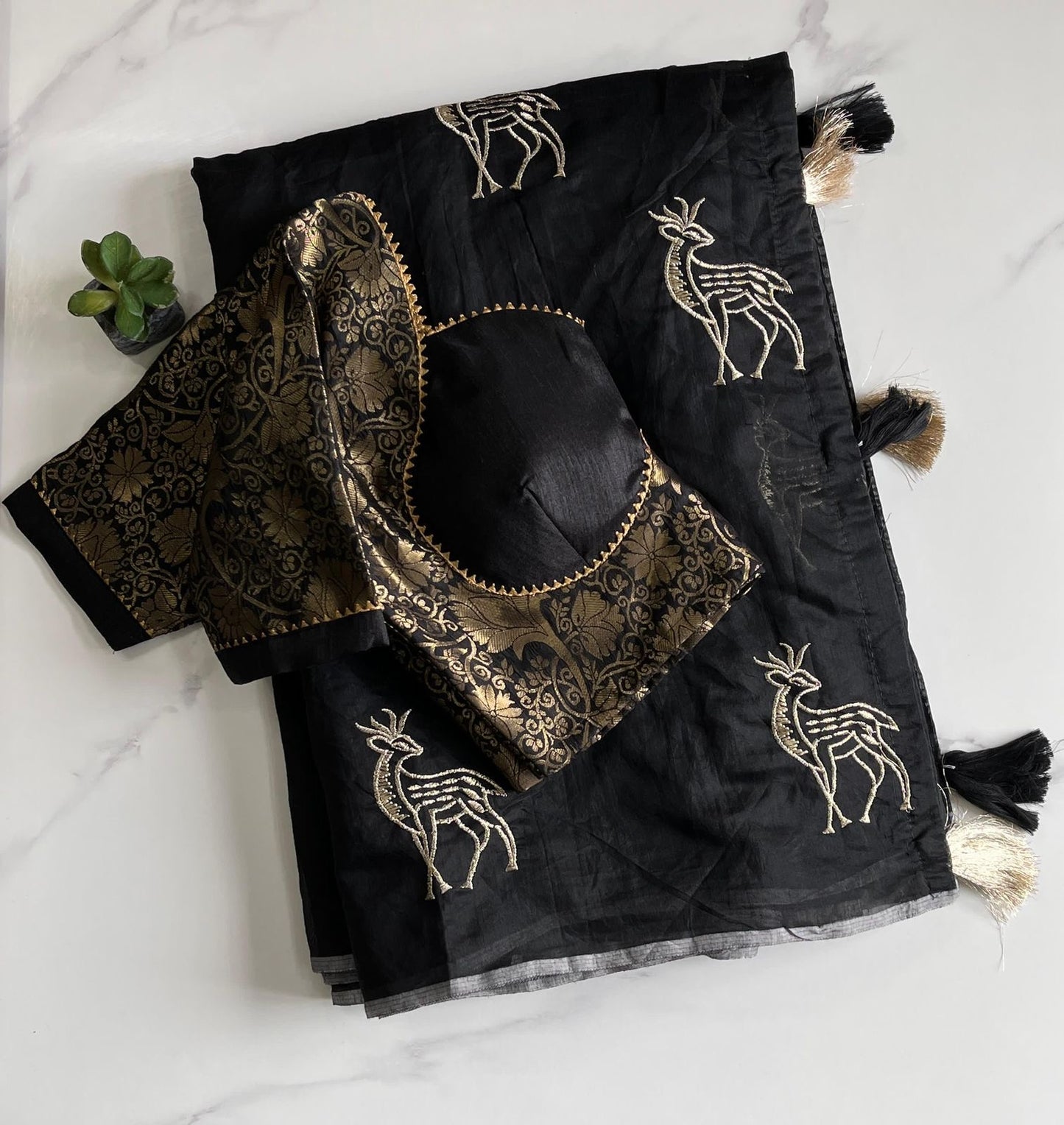 Chanderi Thread zari with desginer stitched blouse