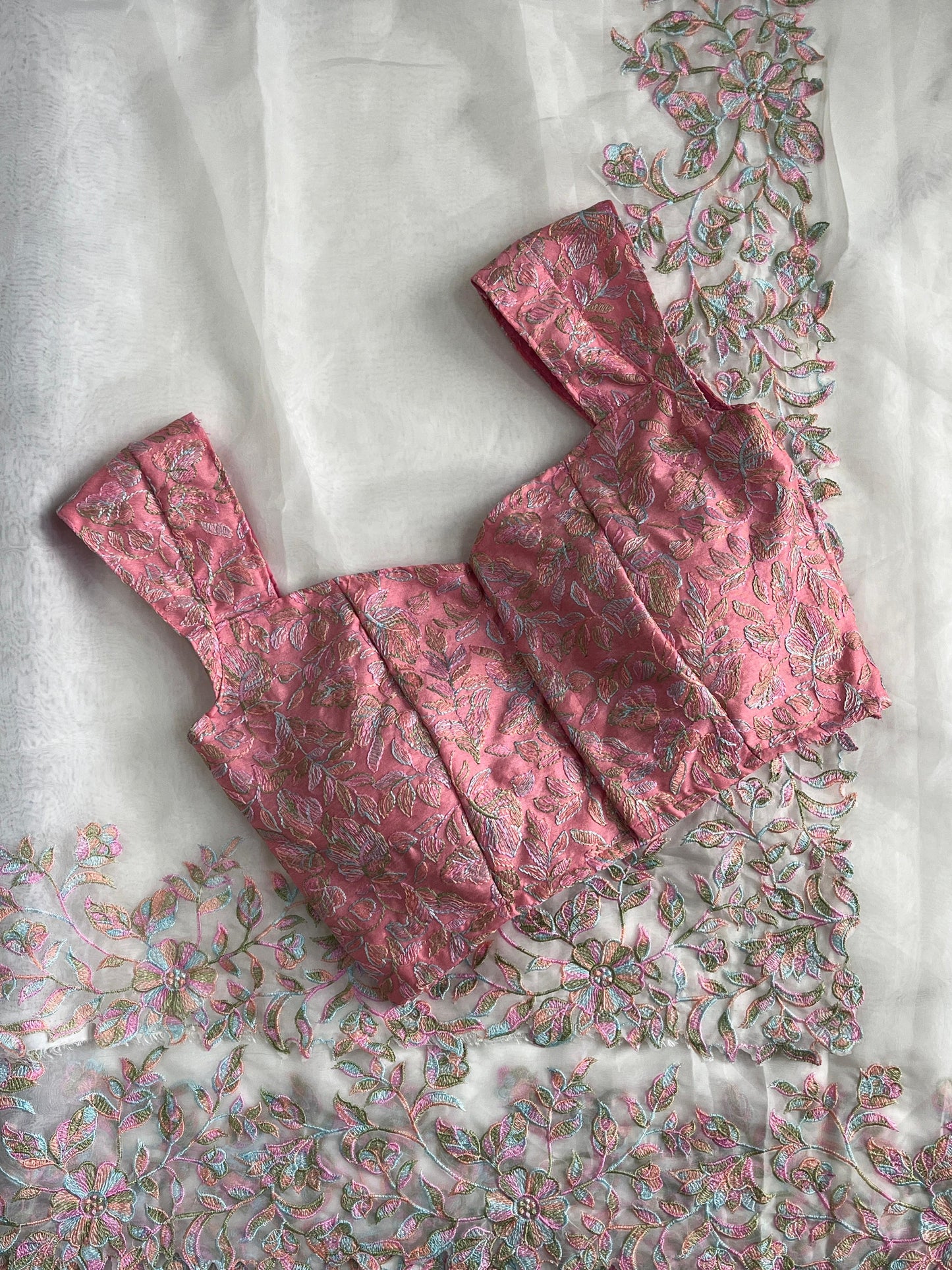 Pure tabi silk embroidered with stitched blouse