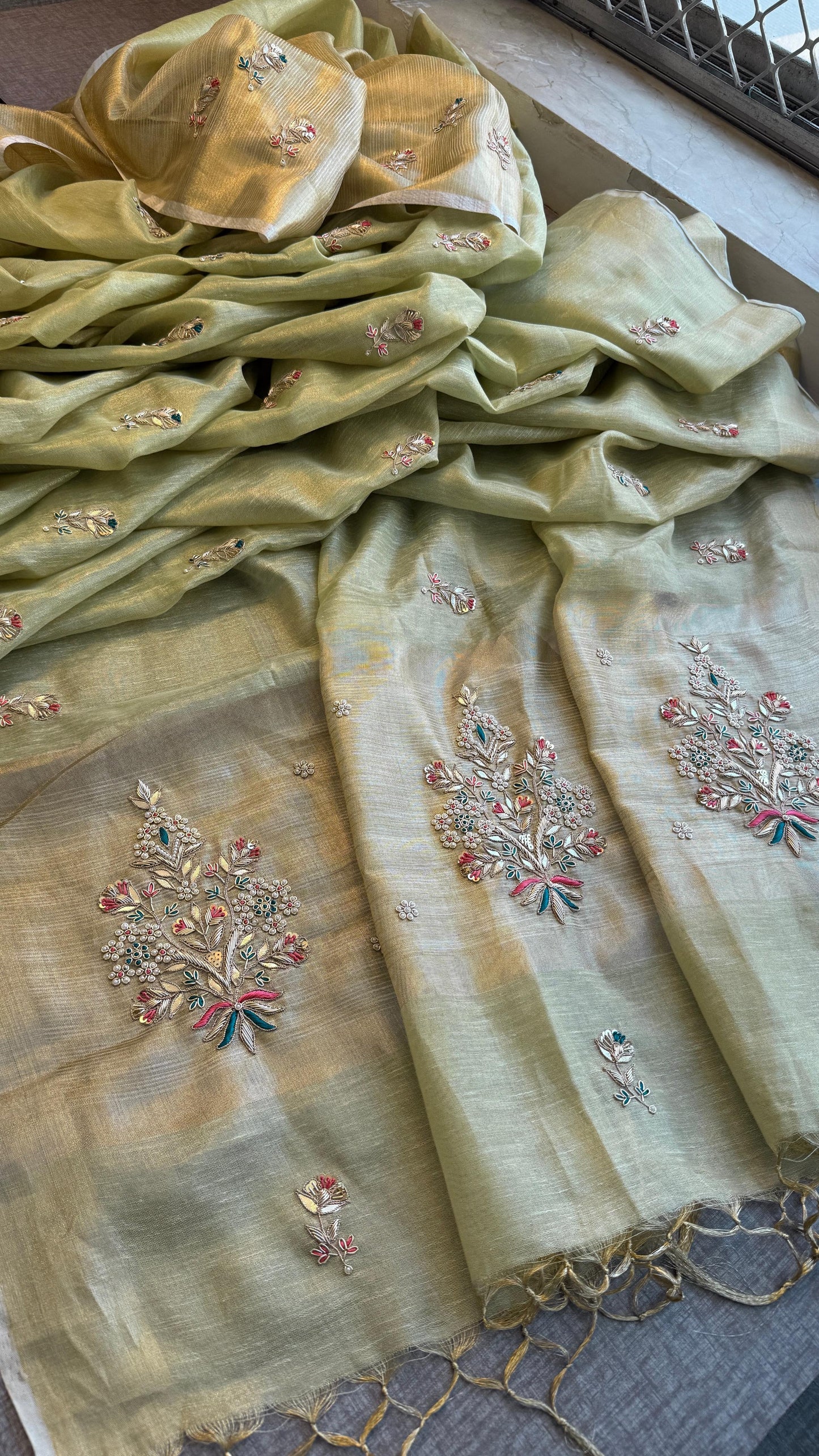 Tissue linen luxe classy saree