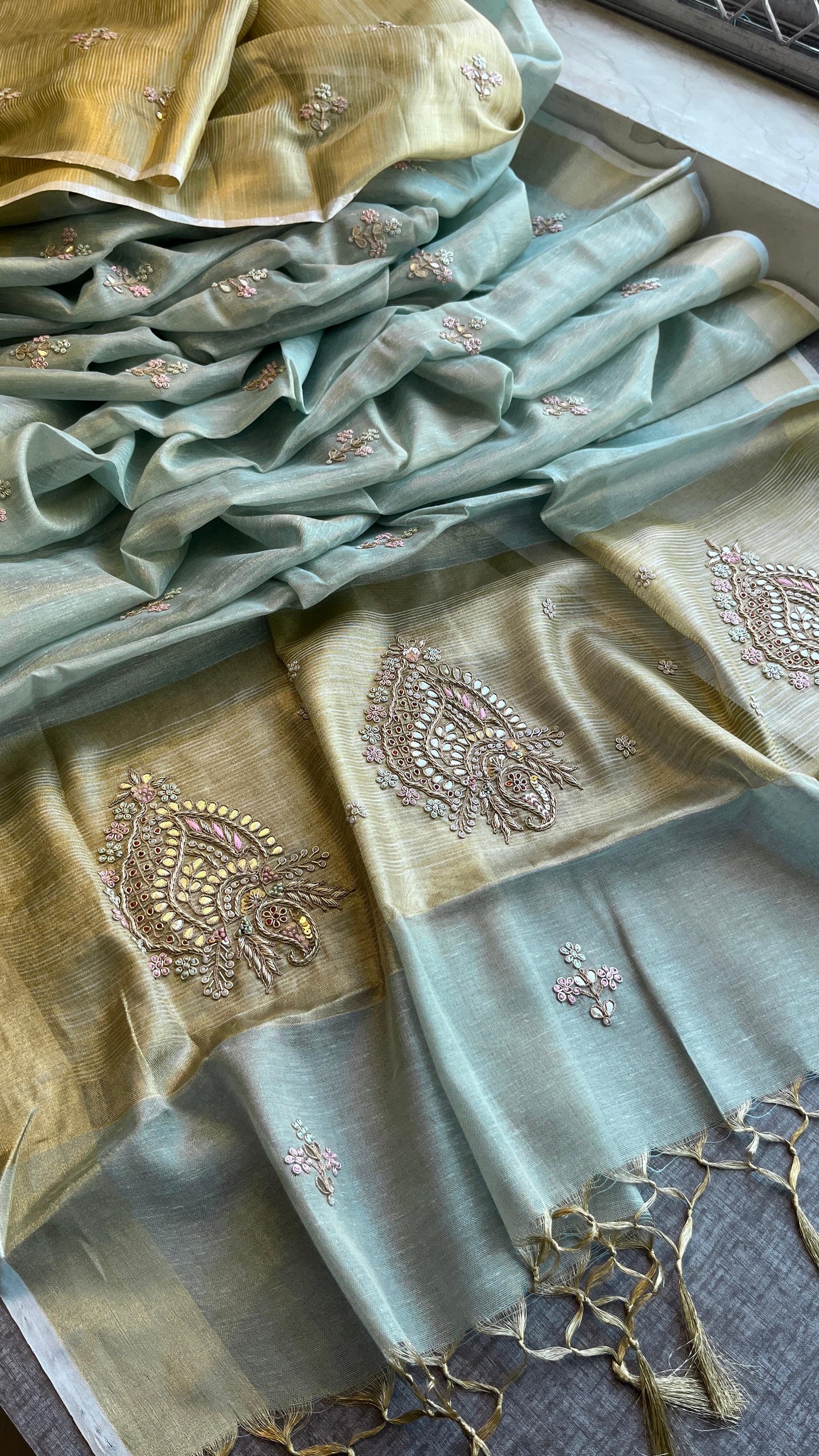 Tissue linen luxe classy saree