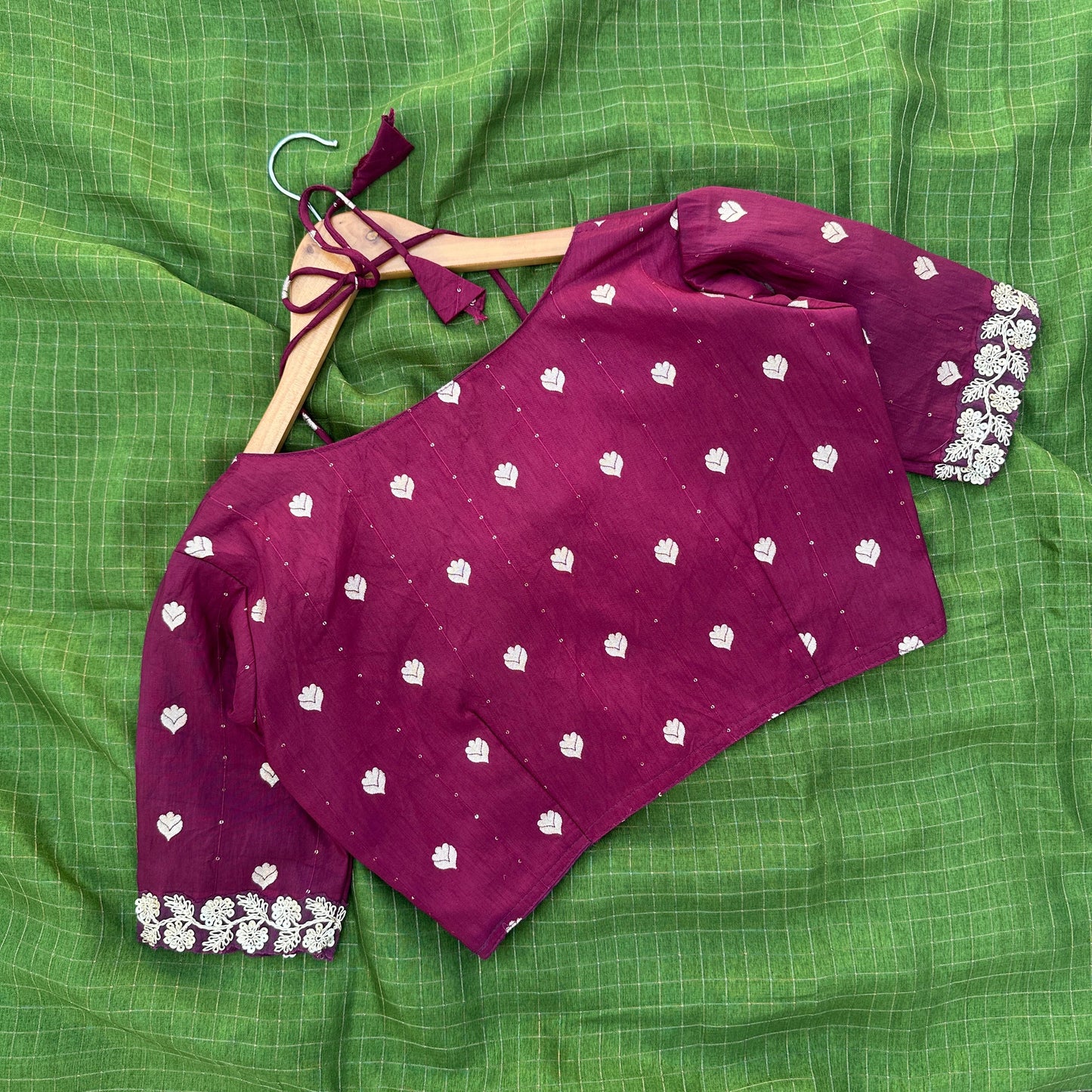Dola self Chex saree with stitch blouse with belt