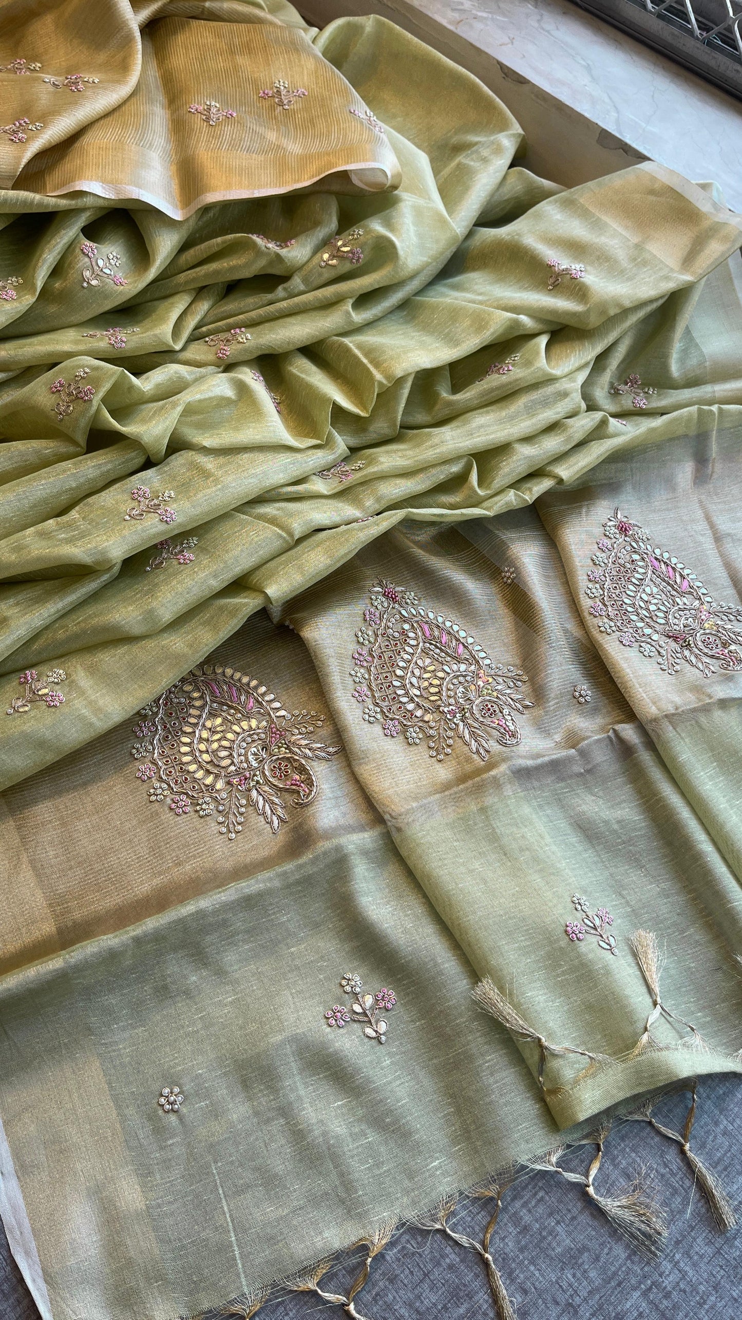 Tissue linen luxe classy saree
