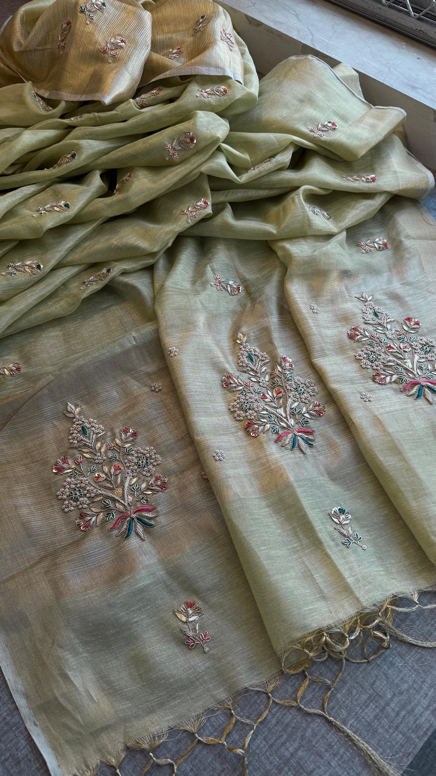 Tissue linen luxe classy saree