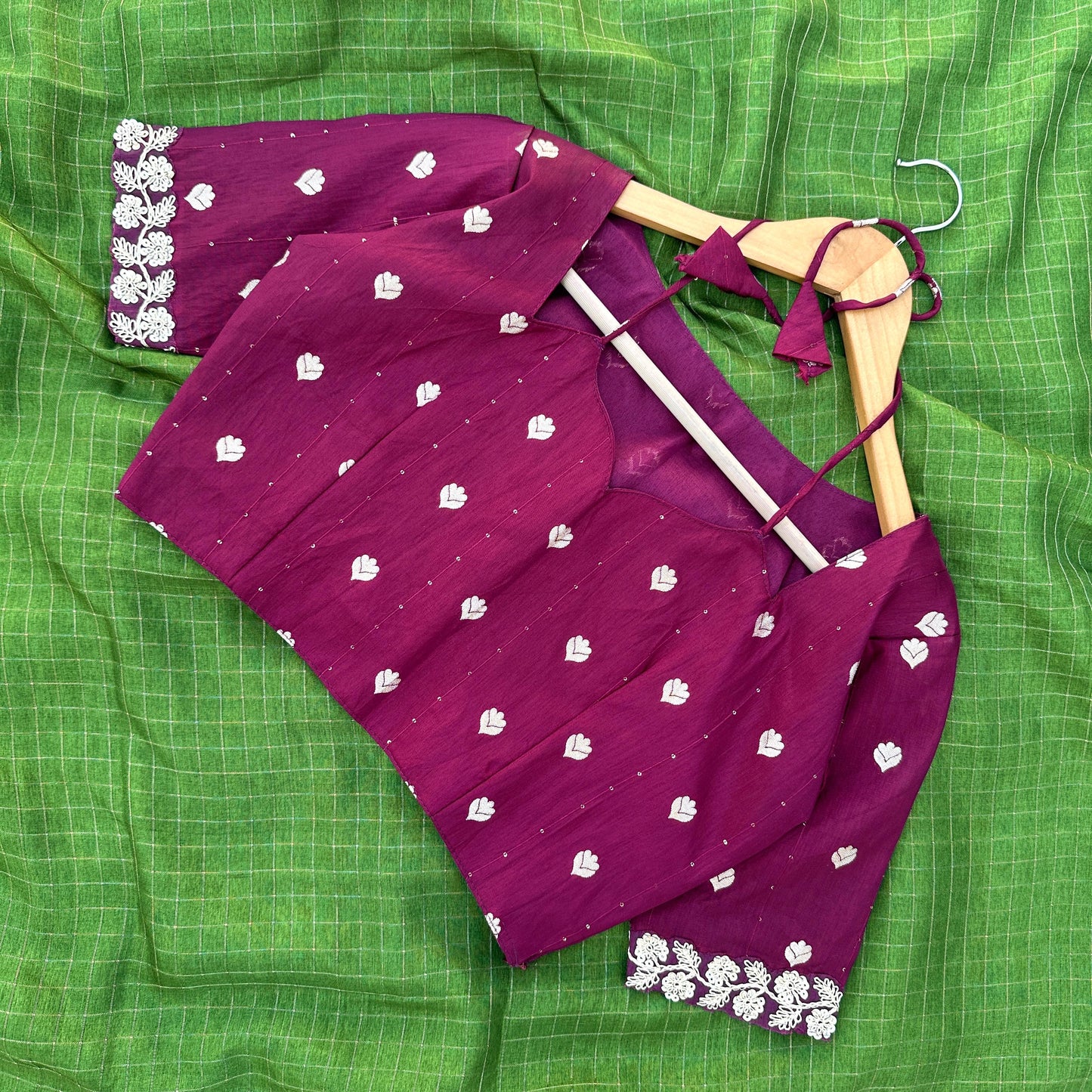 Dola self Chex saree with stitch blouse with belt