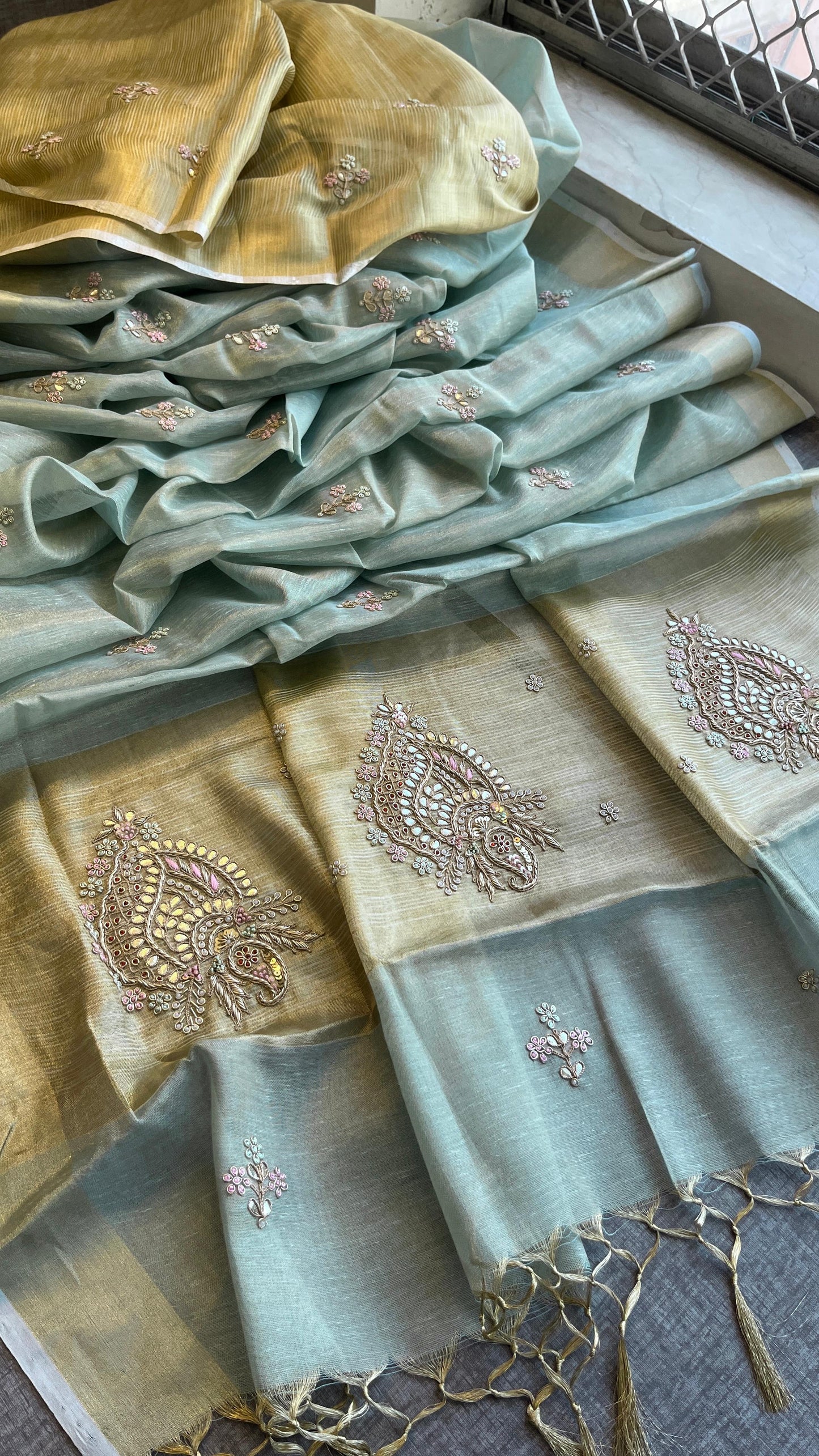 Tissue linen luxe classy saree