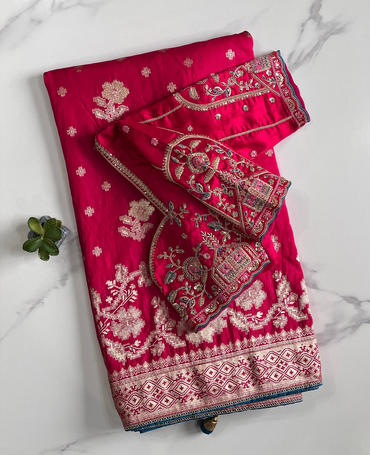 Exclusive Desgin Saree with Luxe stitched Blouse