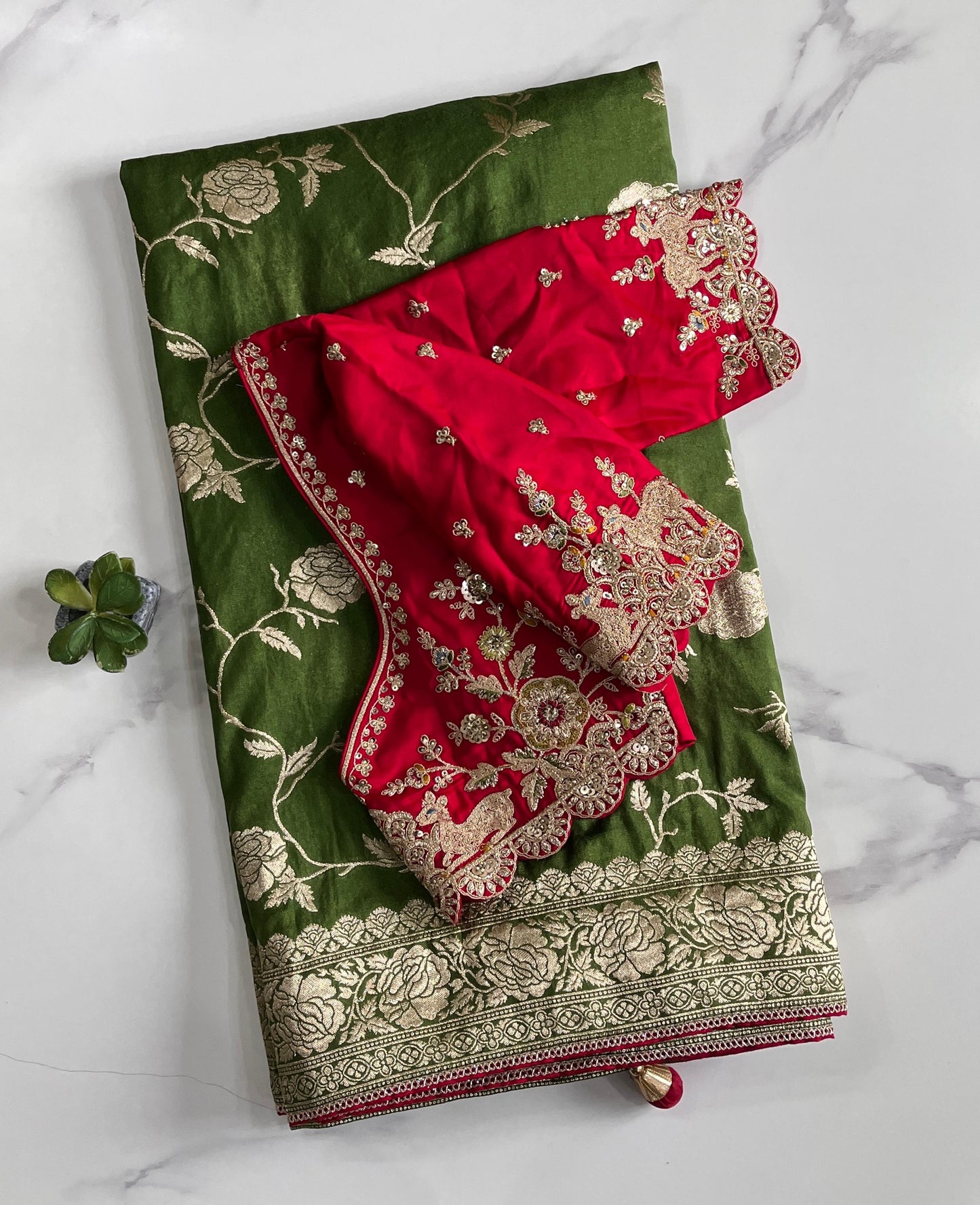 Exclusive Desgin Saree with Luxe stitched Blouse