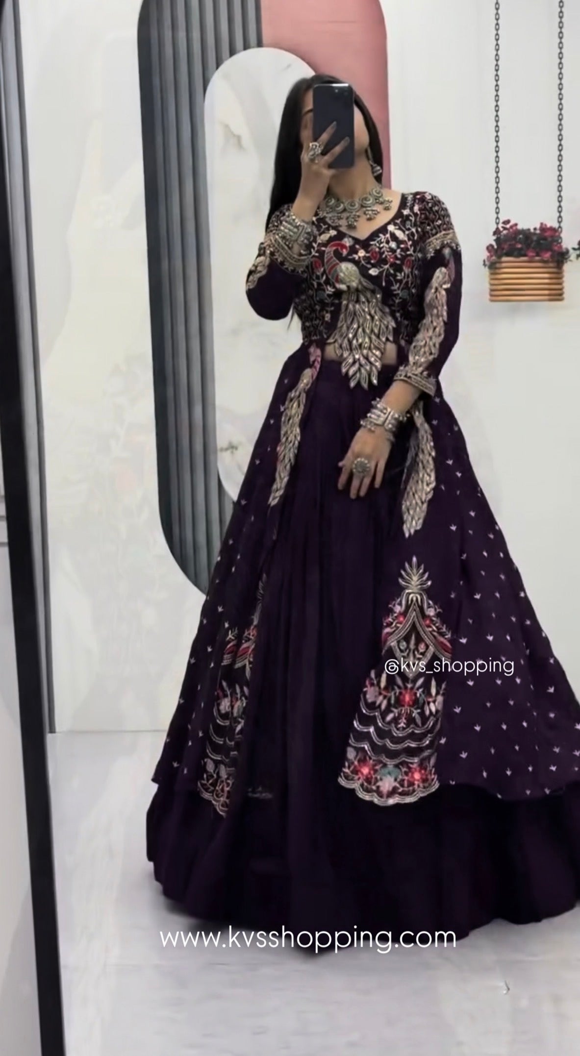 Big Boss, peacock Degsiner Lehenga