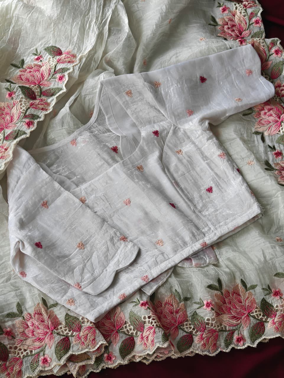 🌸 Where Luxury Meets Craftsmanship – Embroidered Crush Silk Beauty 🌸With Stitched Blouse ✨