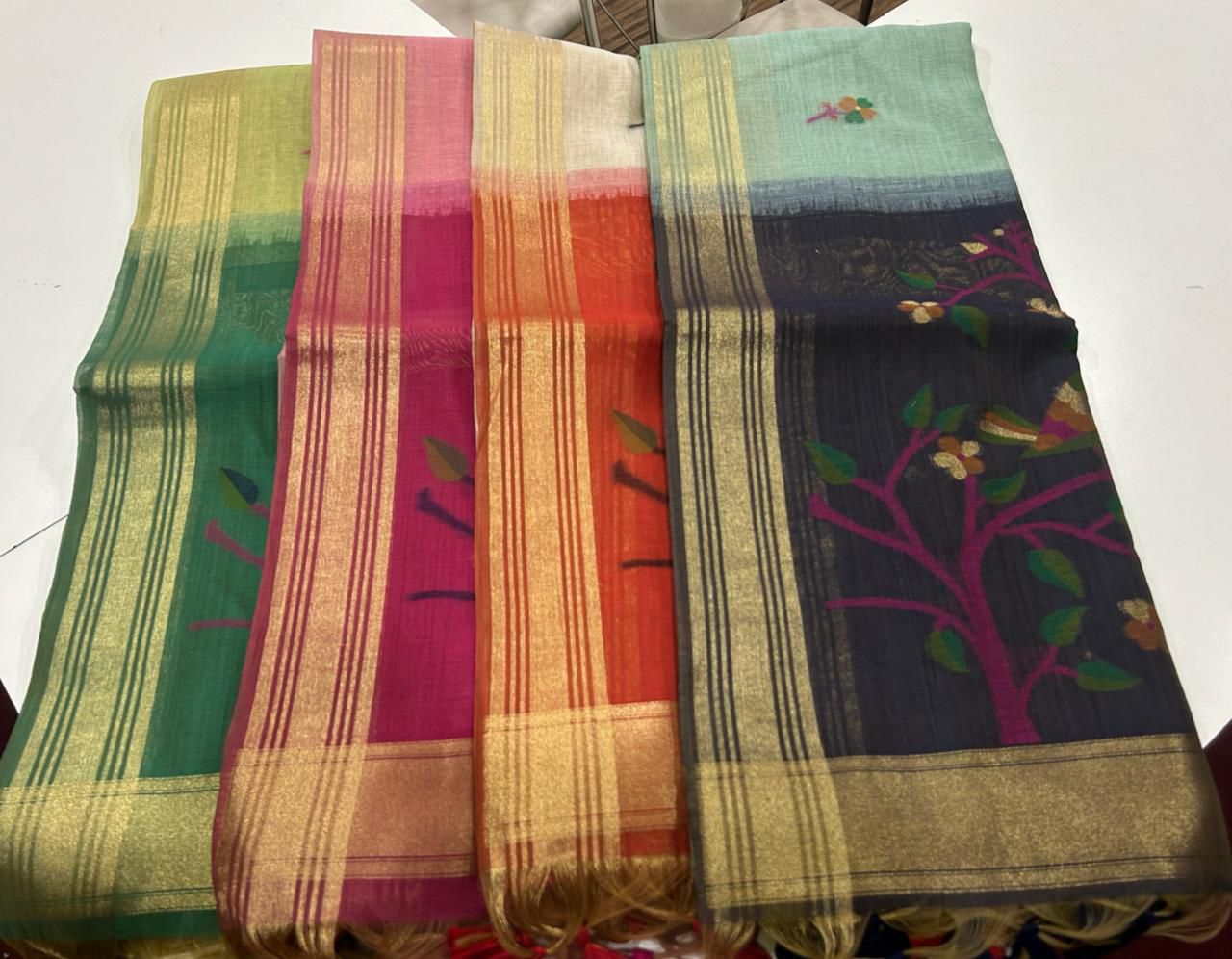 Trendy Saree elegance meets traditional craftsmanship!