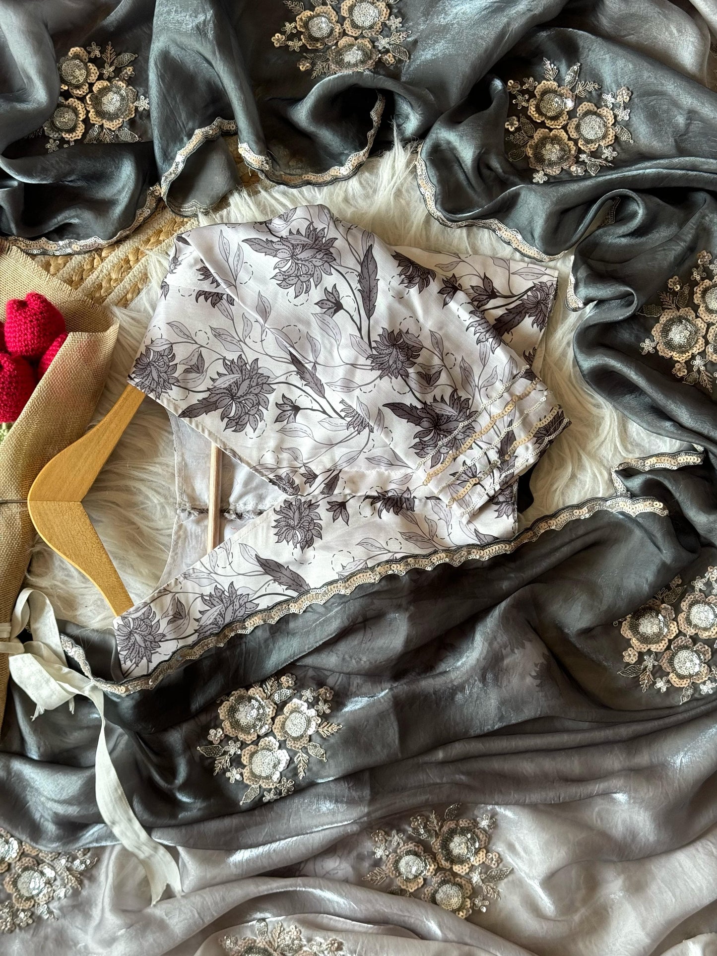 Classic saree with Desginer Unstich blouse