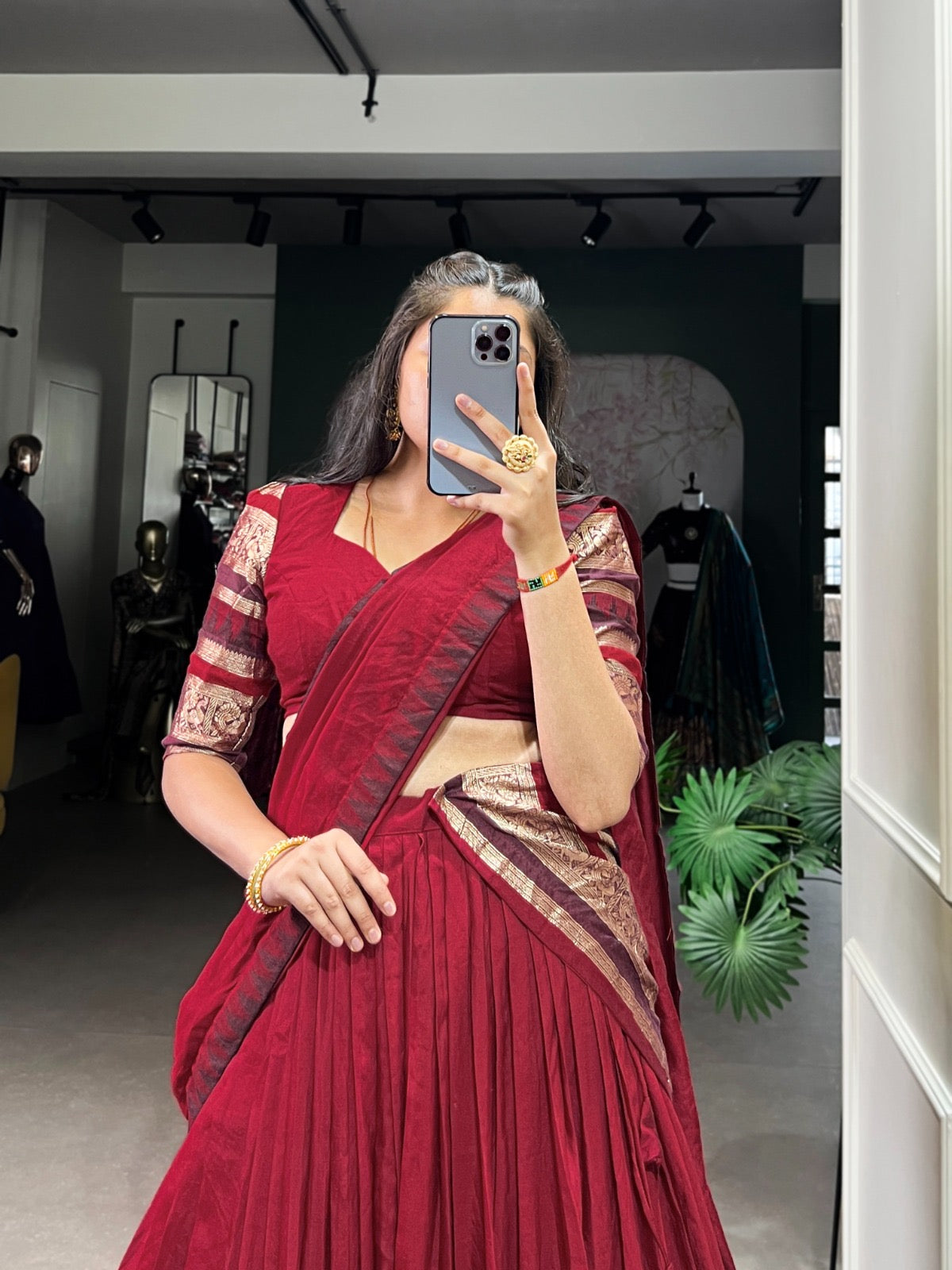 A tale Of Royalty Woven in Chanderi Zari Lehenga