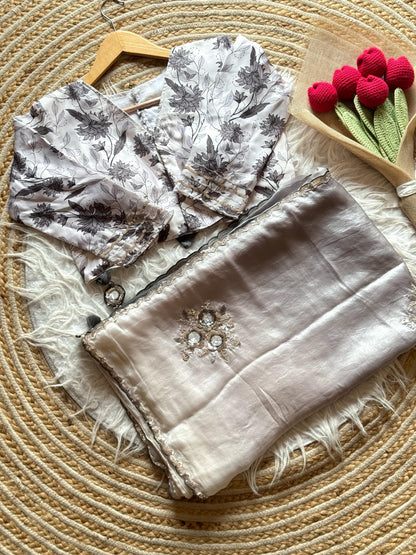 Classic saree with Desginer Unstich blouse