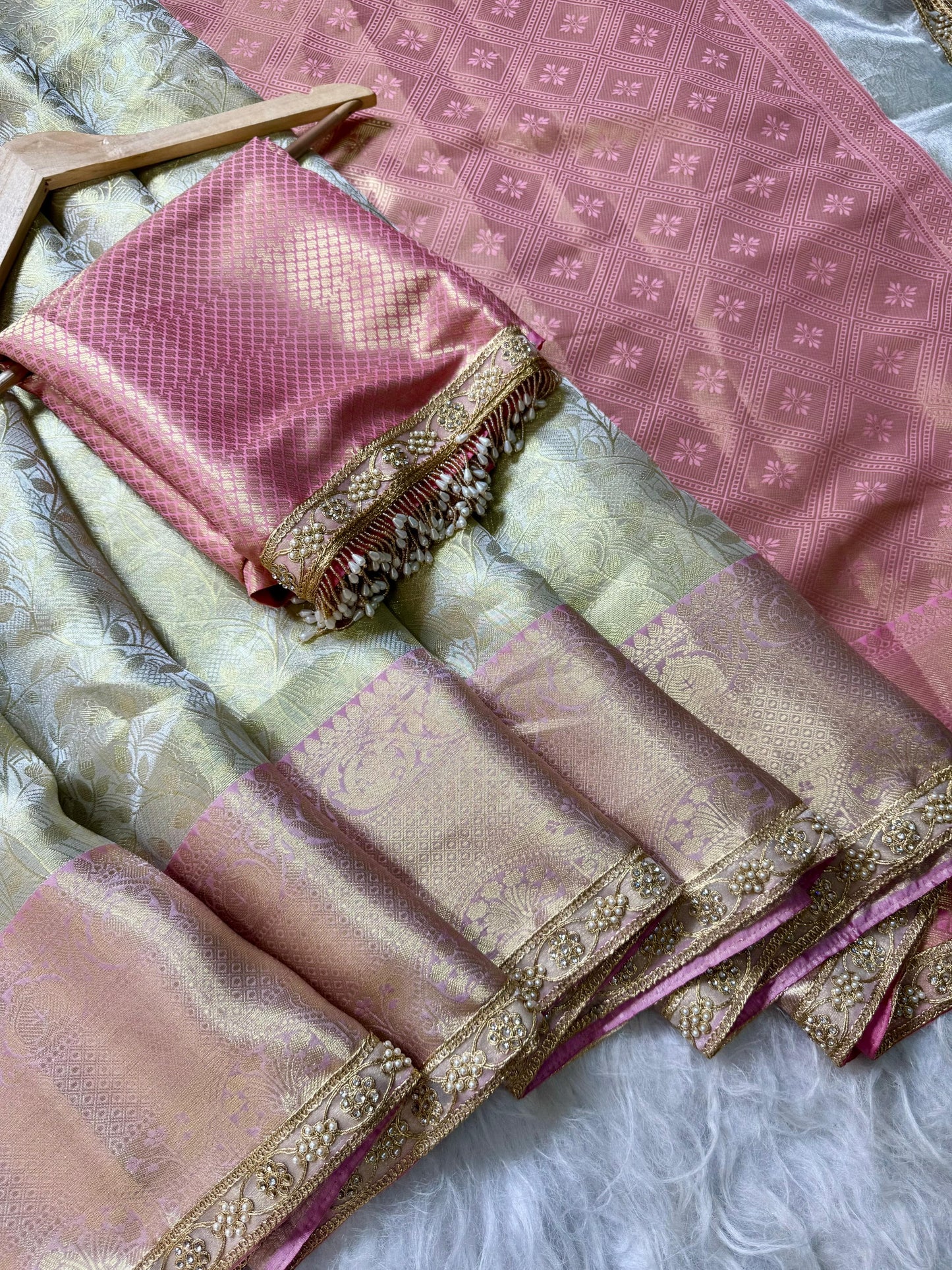 Festival Kanchipuram Banarasi Sarees with lace for Sravanamasam