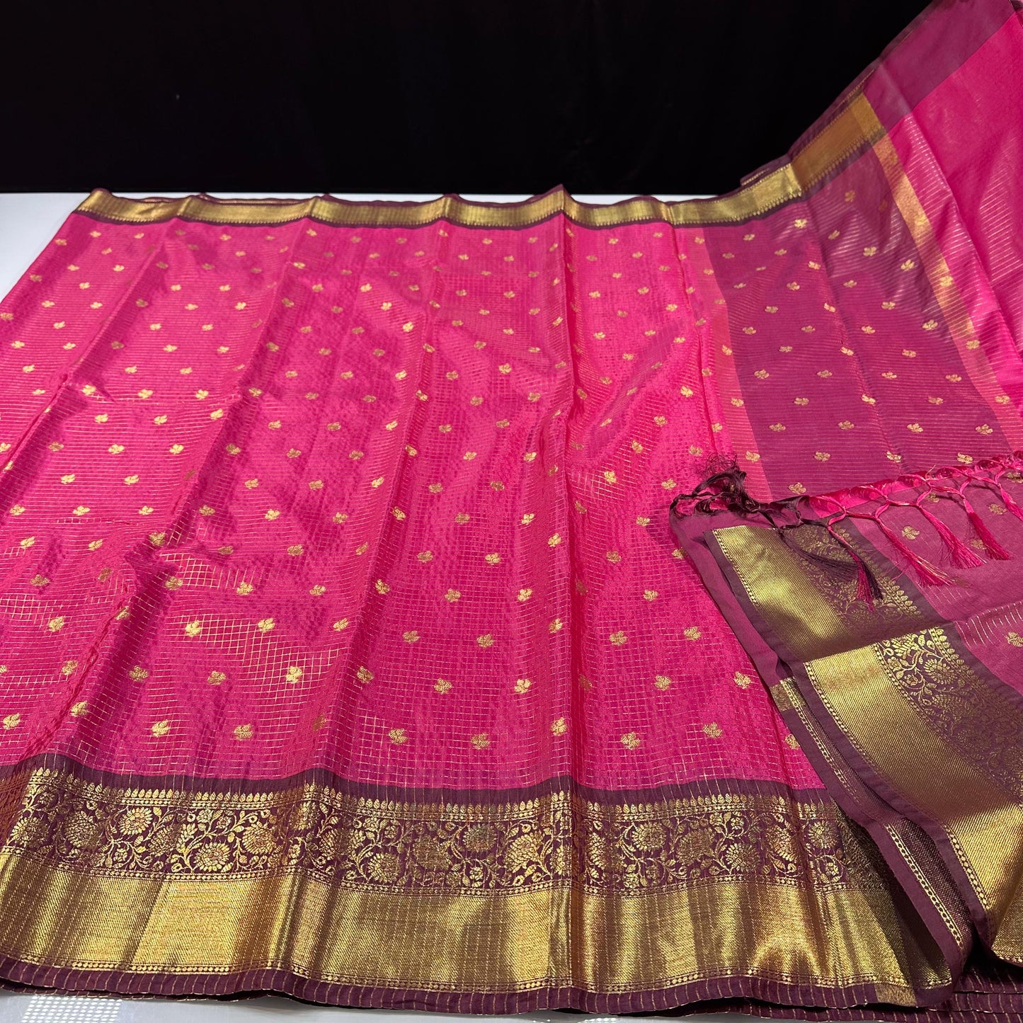 Classic Semi Vintage Saree Gadwal Checks