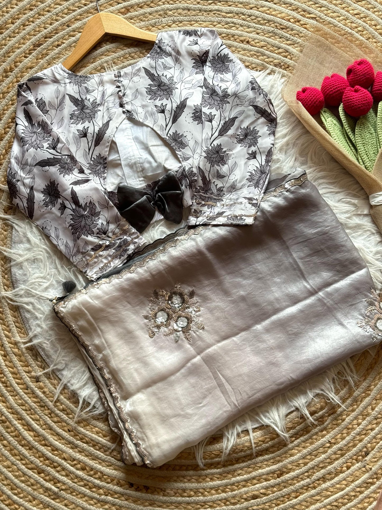 Classic saree with Desginer Unstich blouse