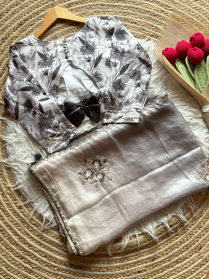 Classic saree with Desginer Unstich blouse
