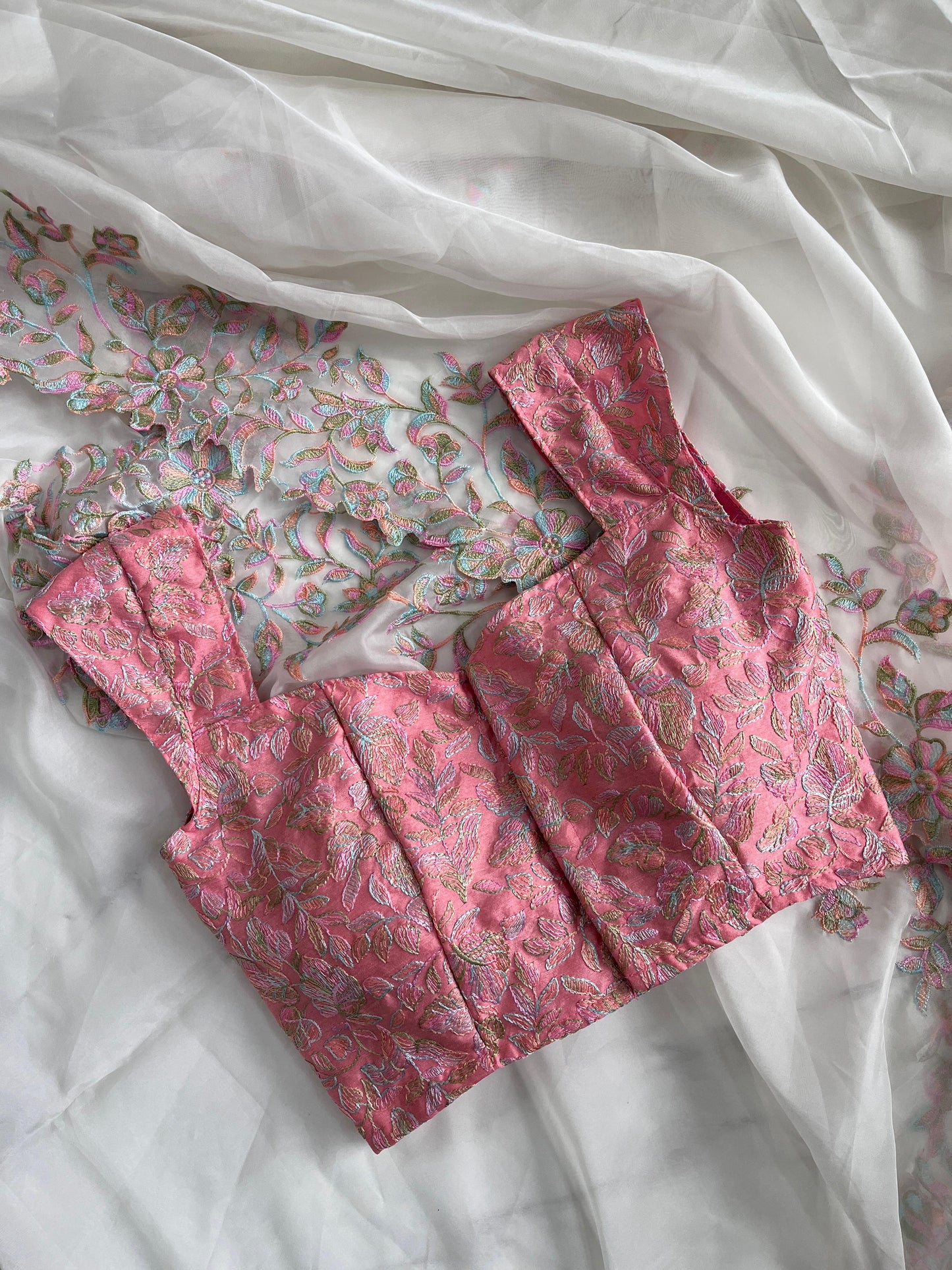 Pure tabi silk embroidered with stitched blouse