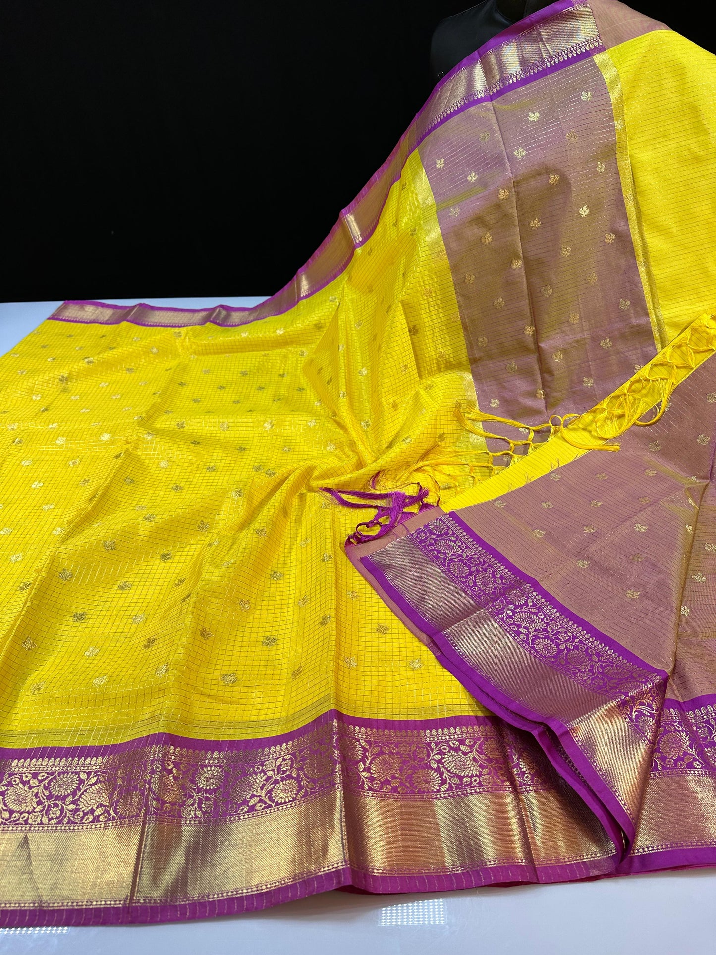 Classic Semi Vintage Saree Gadwal Checks