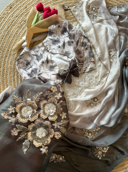 Classic saree with Desginer Unstich blouse
