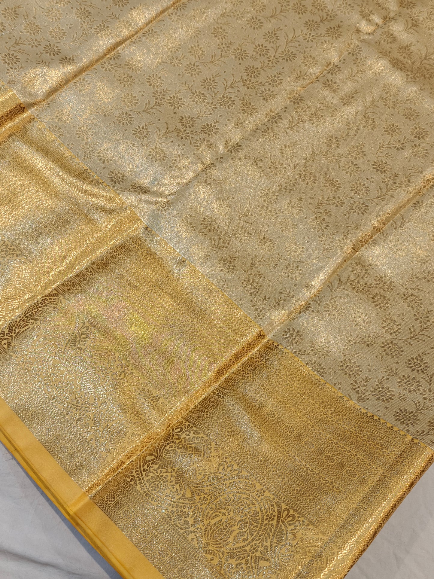 Semi pattu 🌟 Gold Traditional Sarees