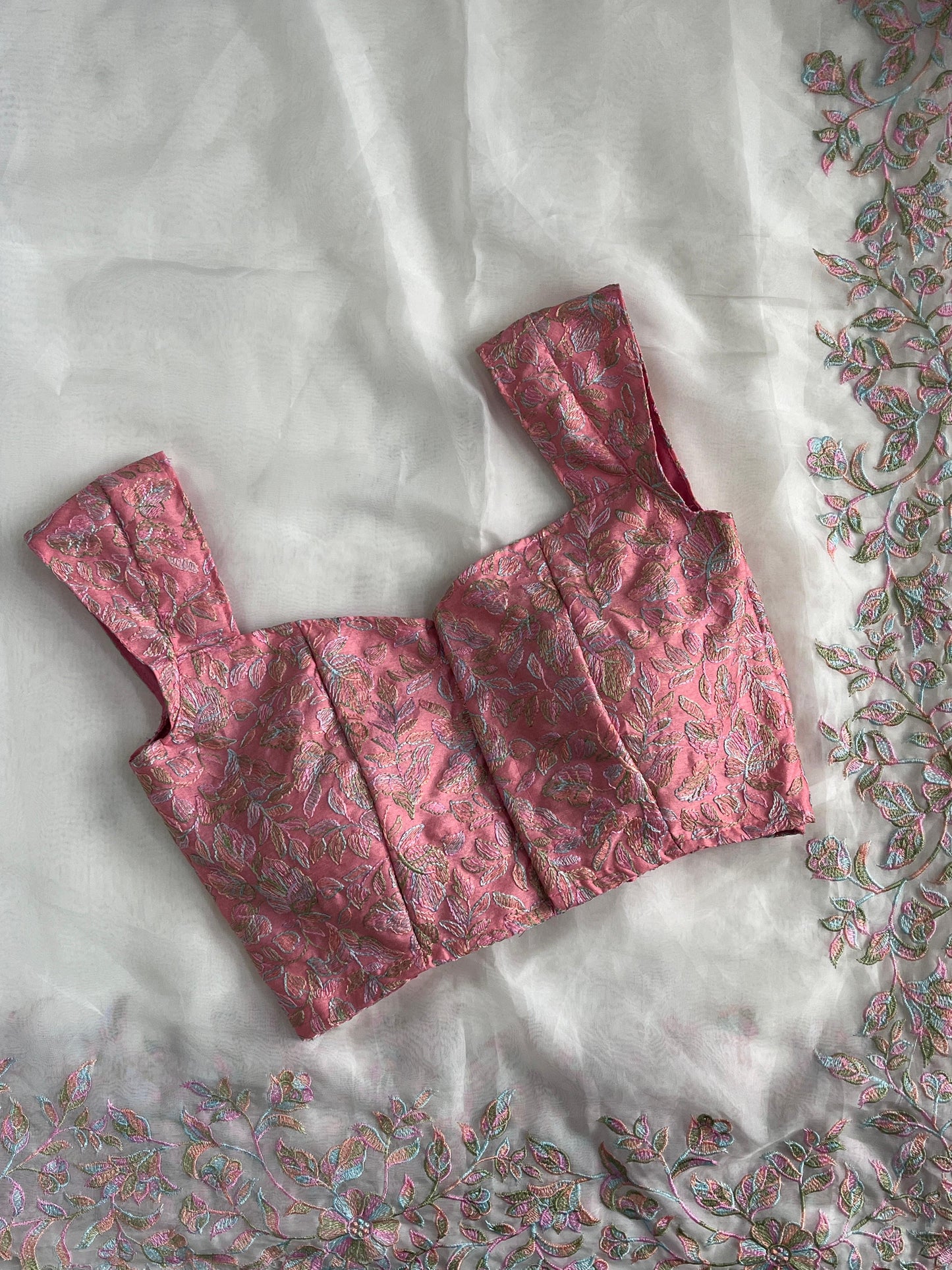 Pure tabi silk embroidered with stitched blouse