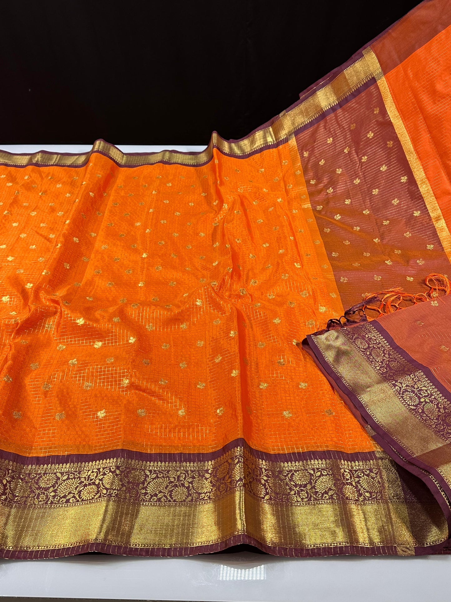 Classic Semi Vintage Saree Gadwal Checks