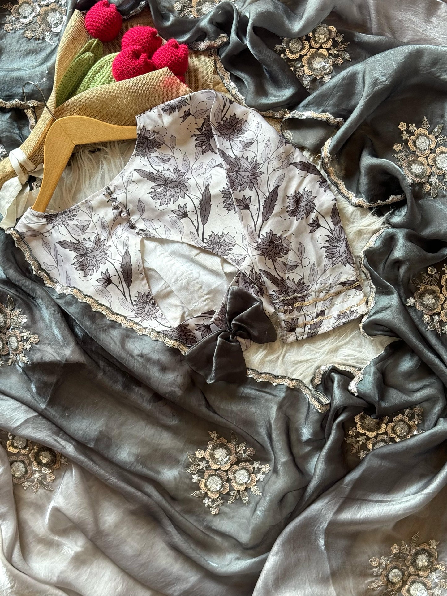 Classic saree with Desginer Unstich blouse