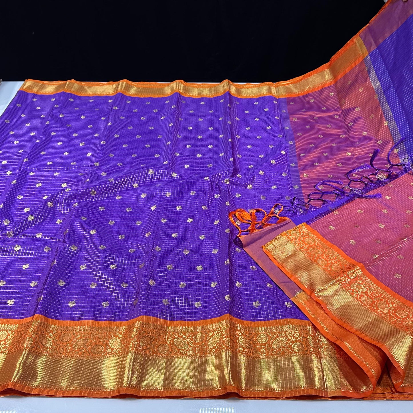 Classic Semi Vintage Saree Gadwal Checks