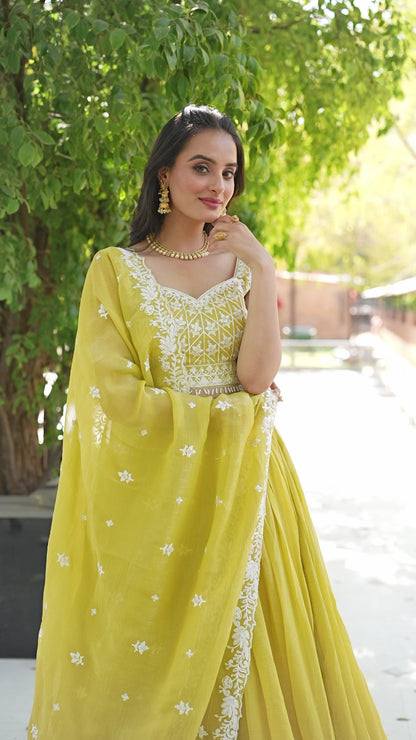 Mehendi glow special lehenga