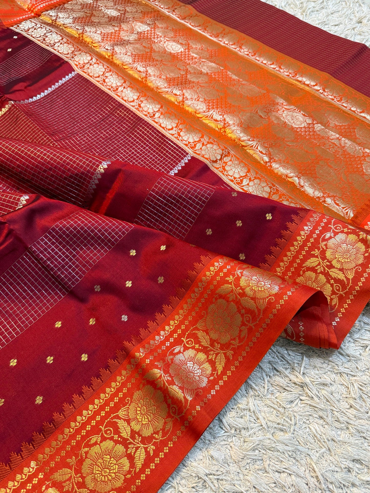 Handloom Banarasi katan soft checks booti saree
