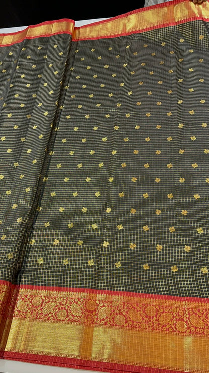 Classic Semi Vintage Saree Gadwal Checks