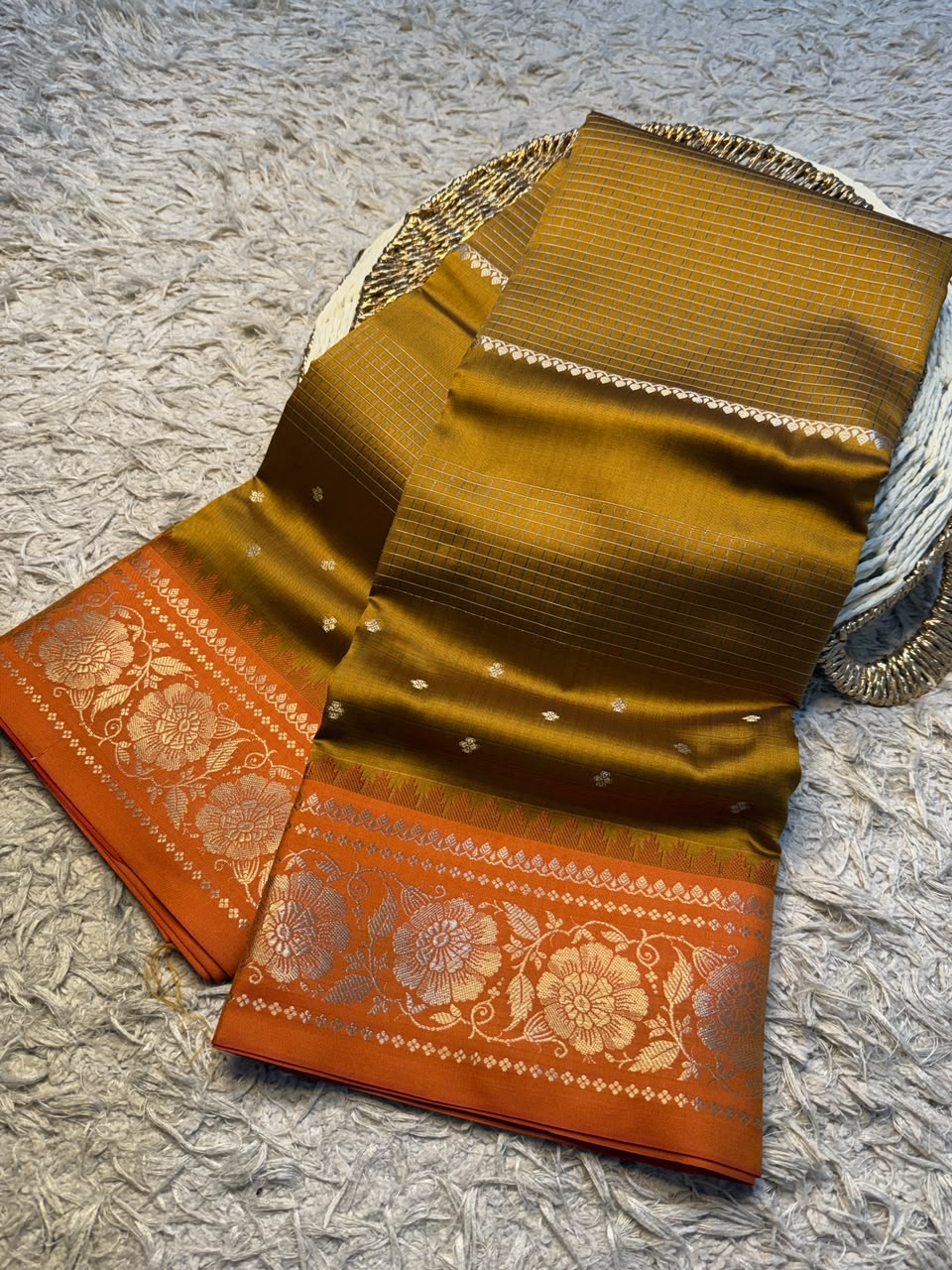 Handloom Banarasi katan soft checks booti saree