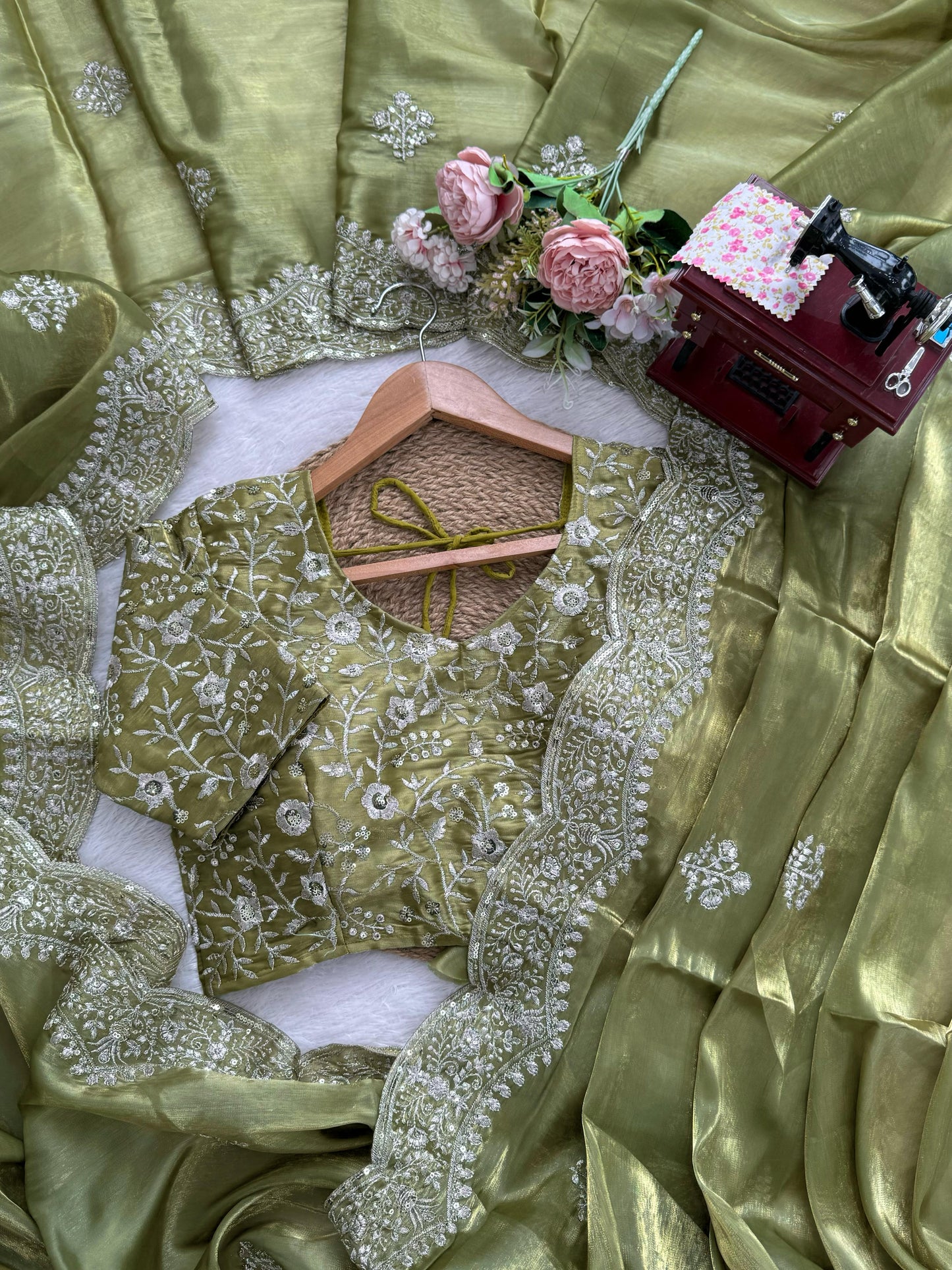 Trendy Saree Jimmy Cho sequences look.