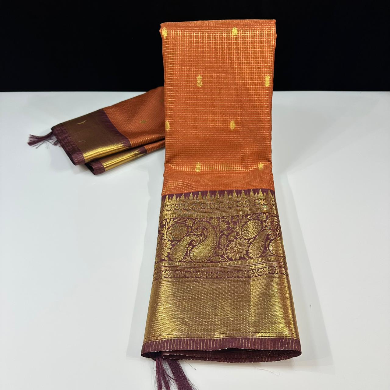 Viral vintage semi premium soft silk Gadwal saree