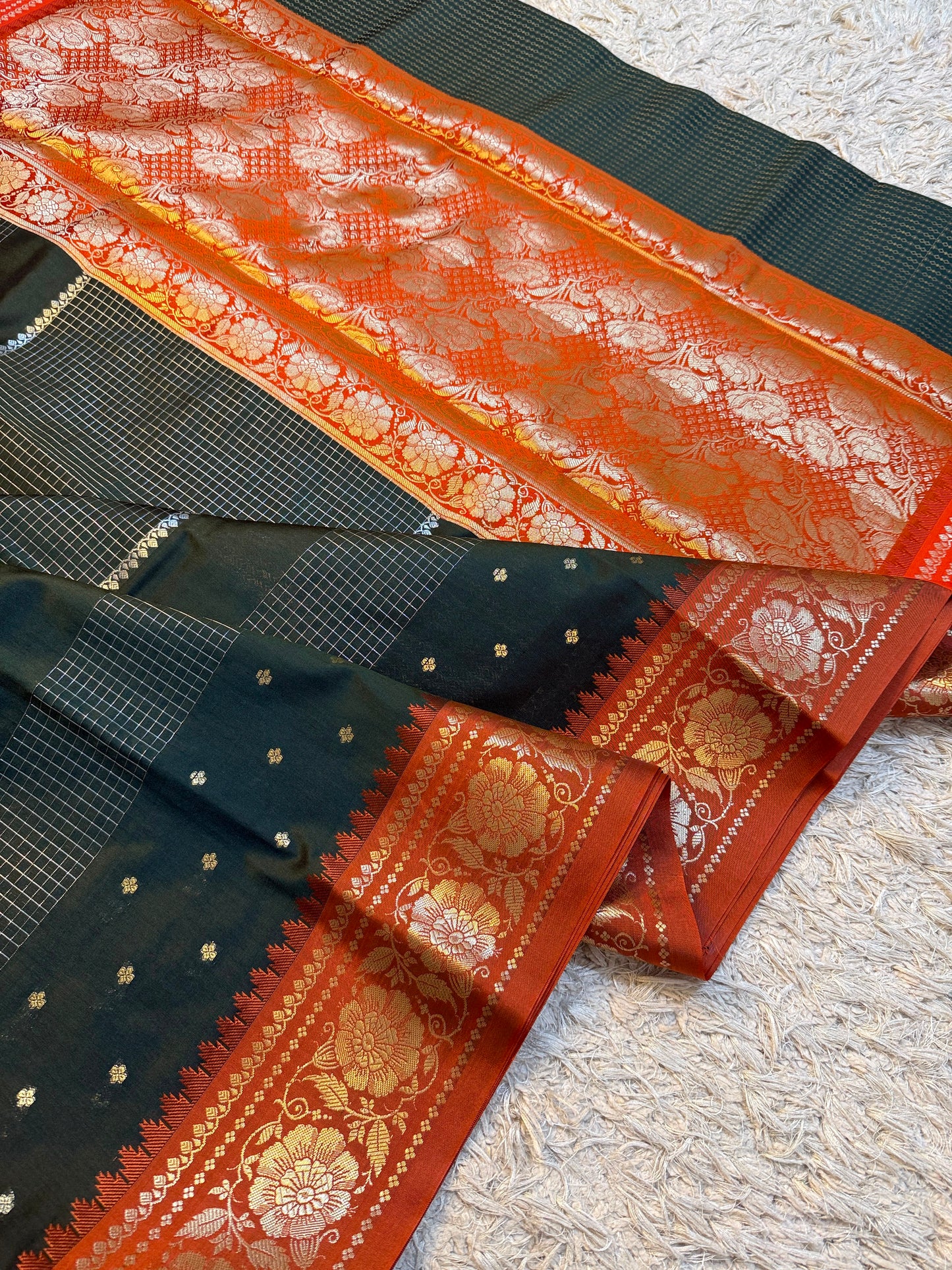 Handloom Banarasi katan soft checks booti saree