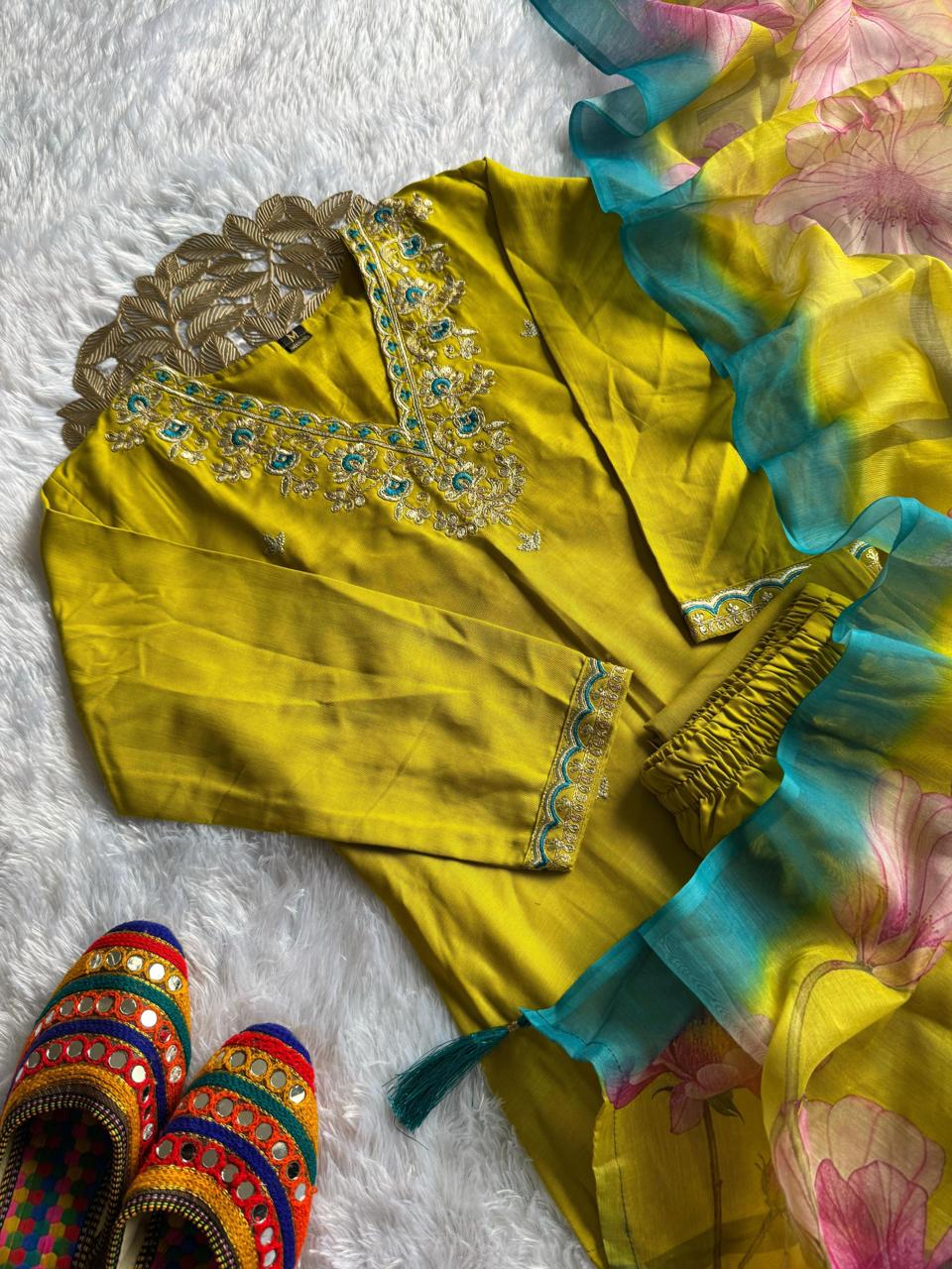 Beautiful embroidery kurti Pant Dupatta set