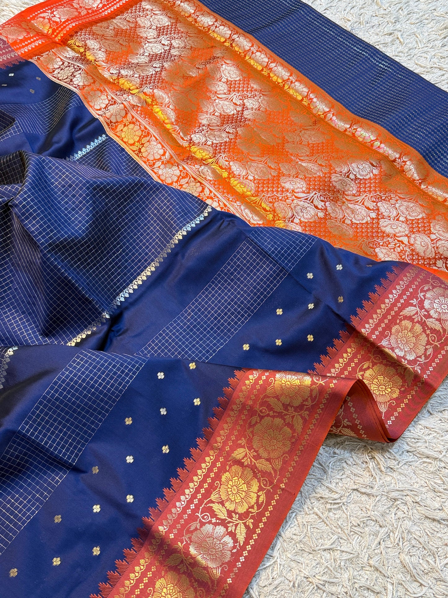 Handloom Banarasi katan soft checks booti saree
