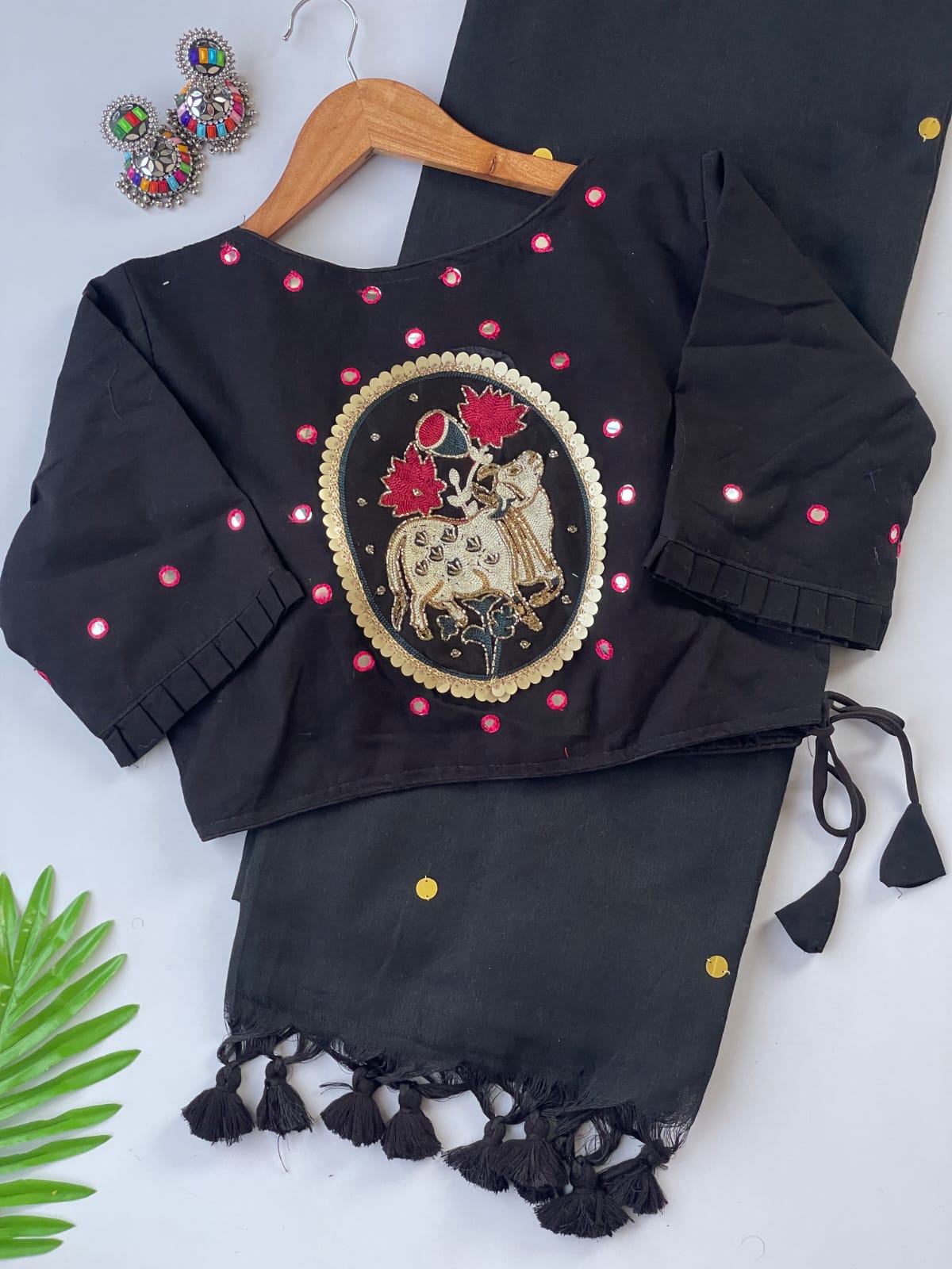 Khadi cotton with stitched Bollywood style
Blouse