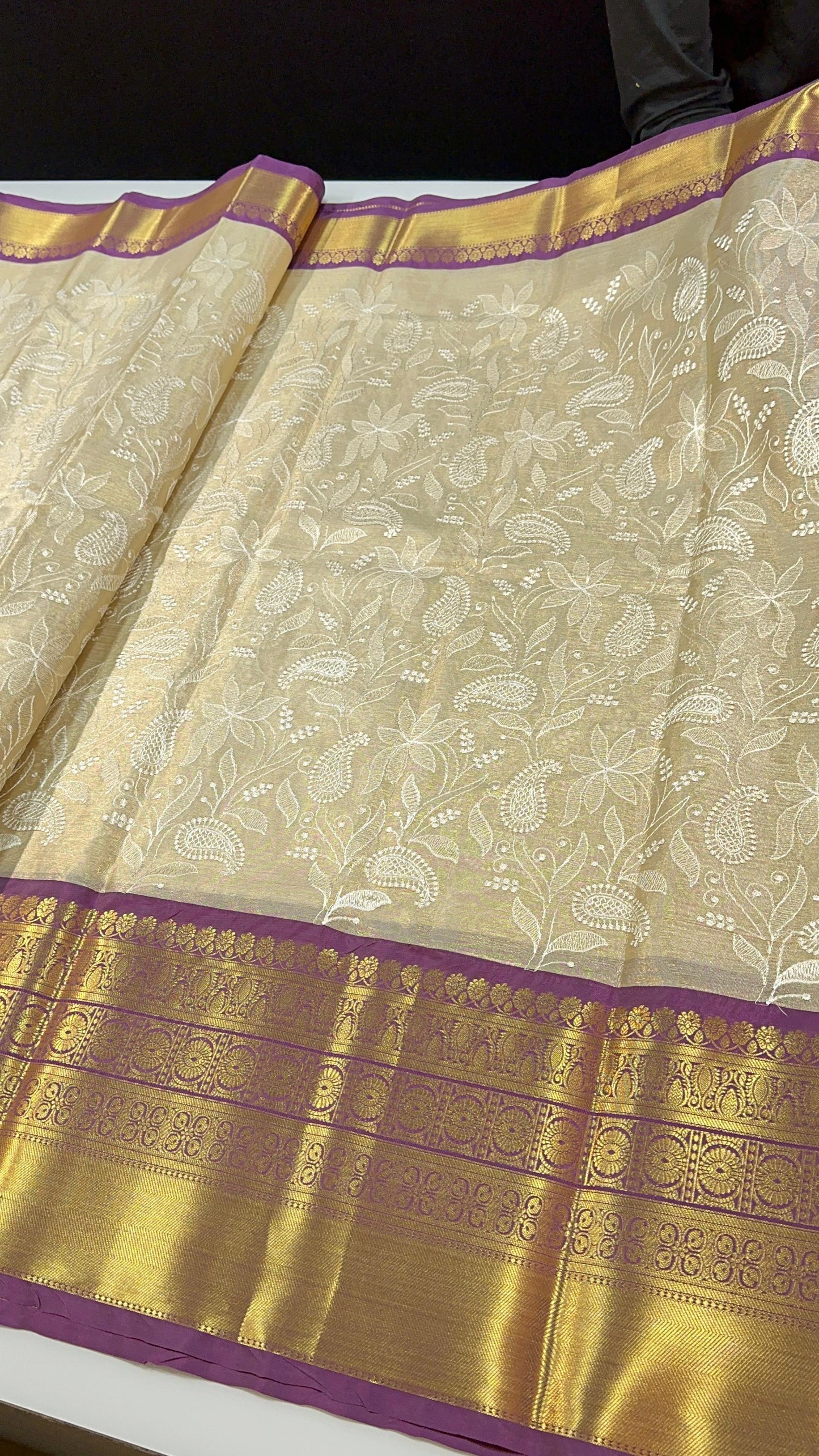 Viral Banarsi tissue chikankari jaal embroidery vintage sarees