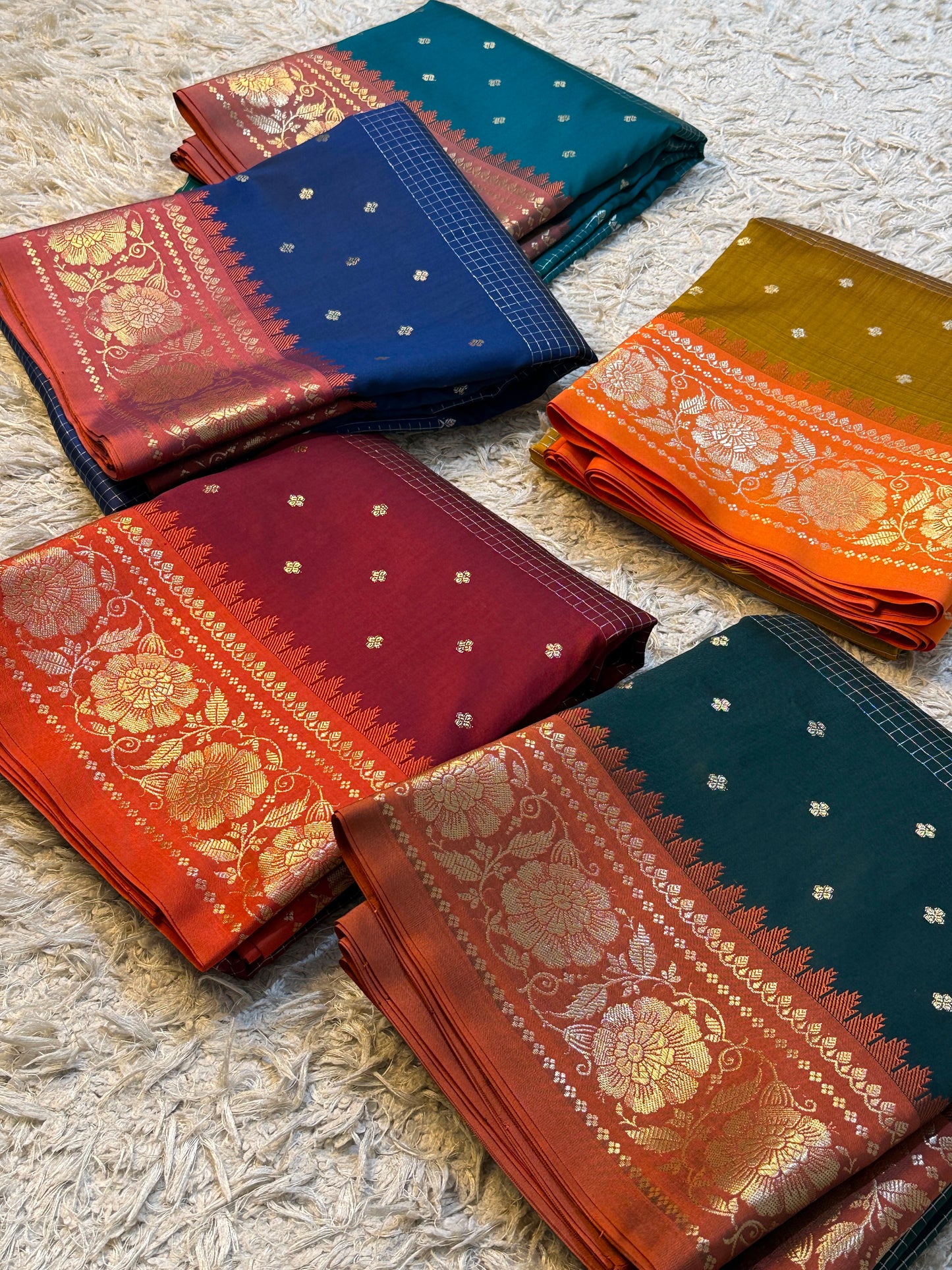 Handloom Banarasi katan soft checks booti saree