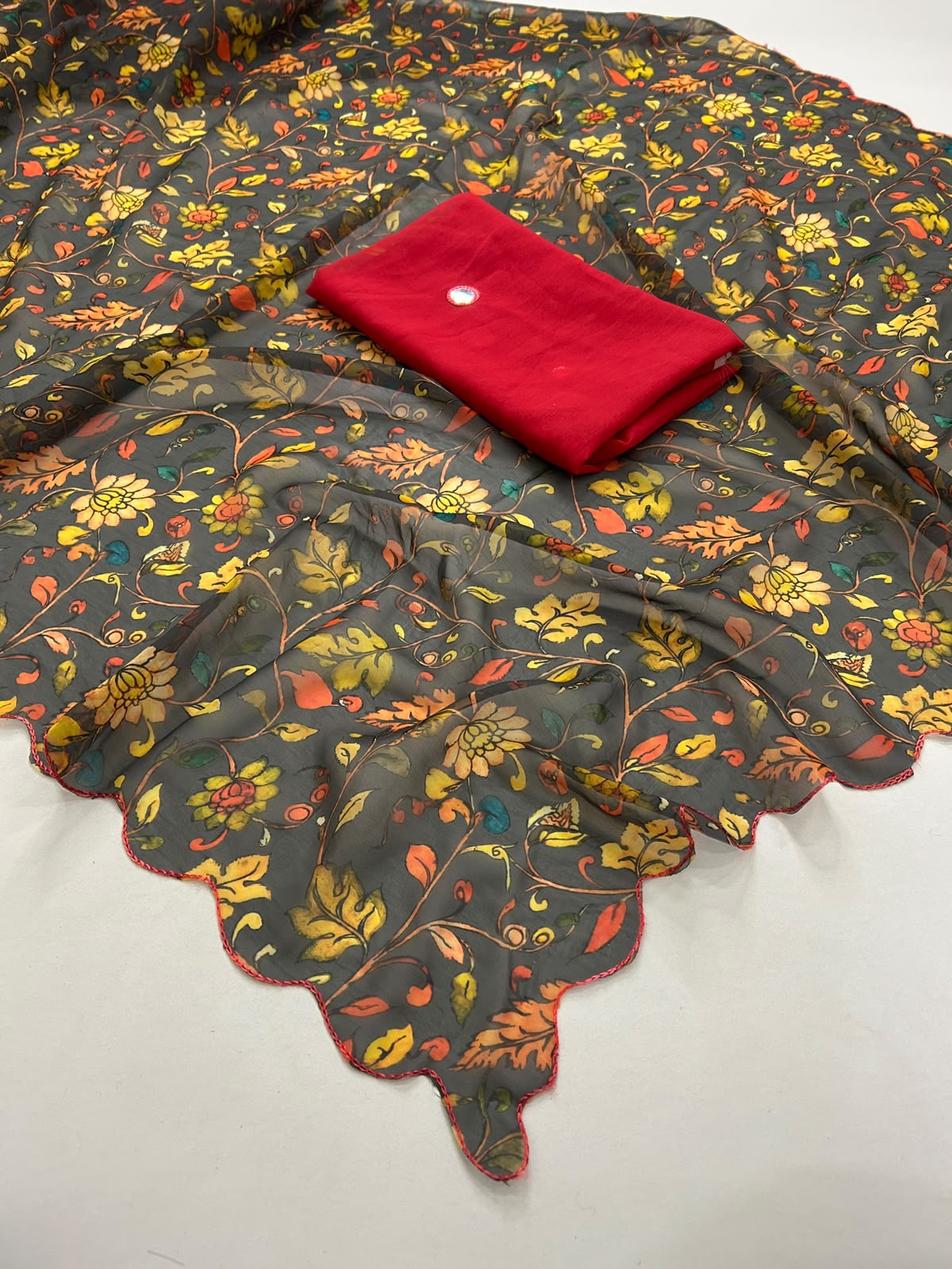 Budget Georgette scallop border saree with mirror saree